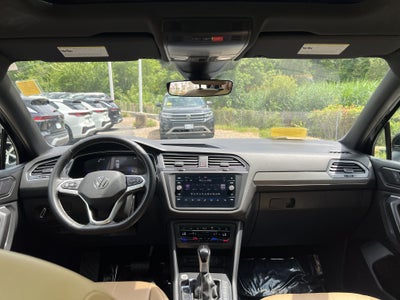 2024 Volkswagen Tiguan SE W/ Panoramic Sunroof