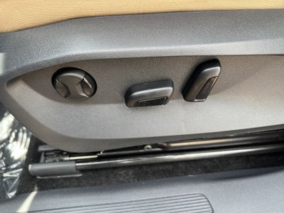 2024 Volkswagen Tiguan SE W/ Panoramic Sunroof