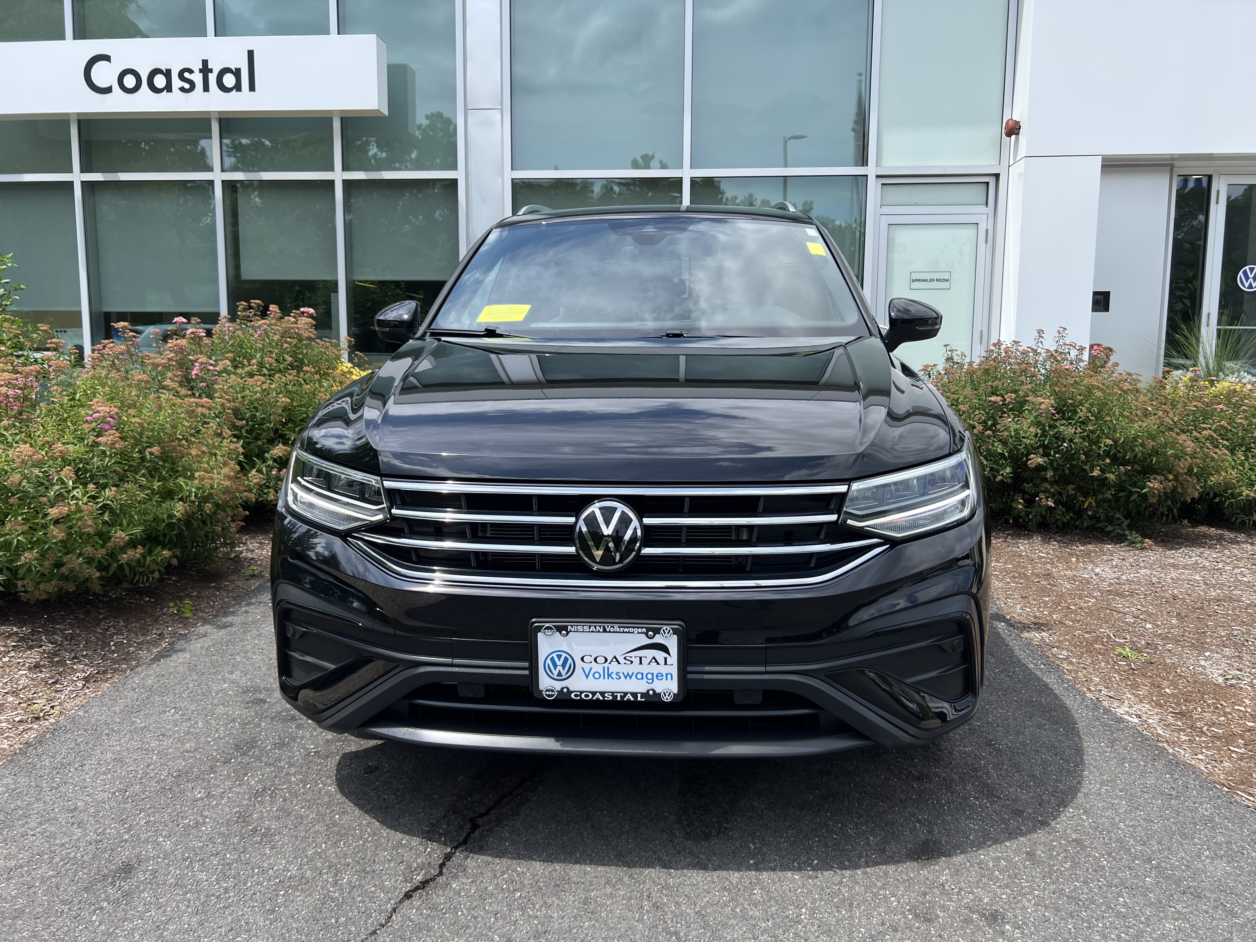 2024 Volkswagen Tiguan SE W/ Panoramic Sunroof