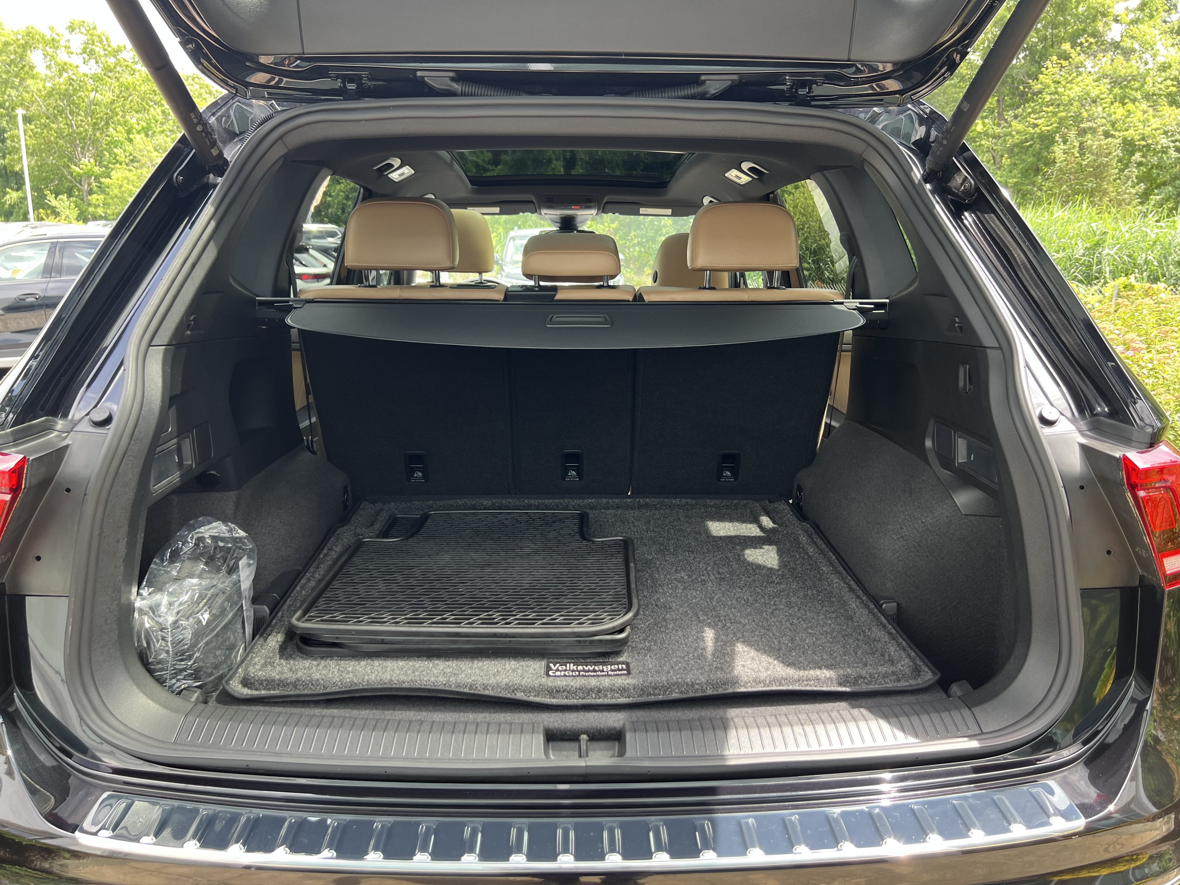 2024 Volkswagen Tiguan SE W/ Panoramic Sunroof