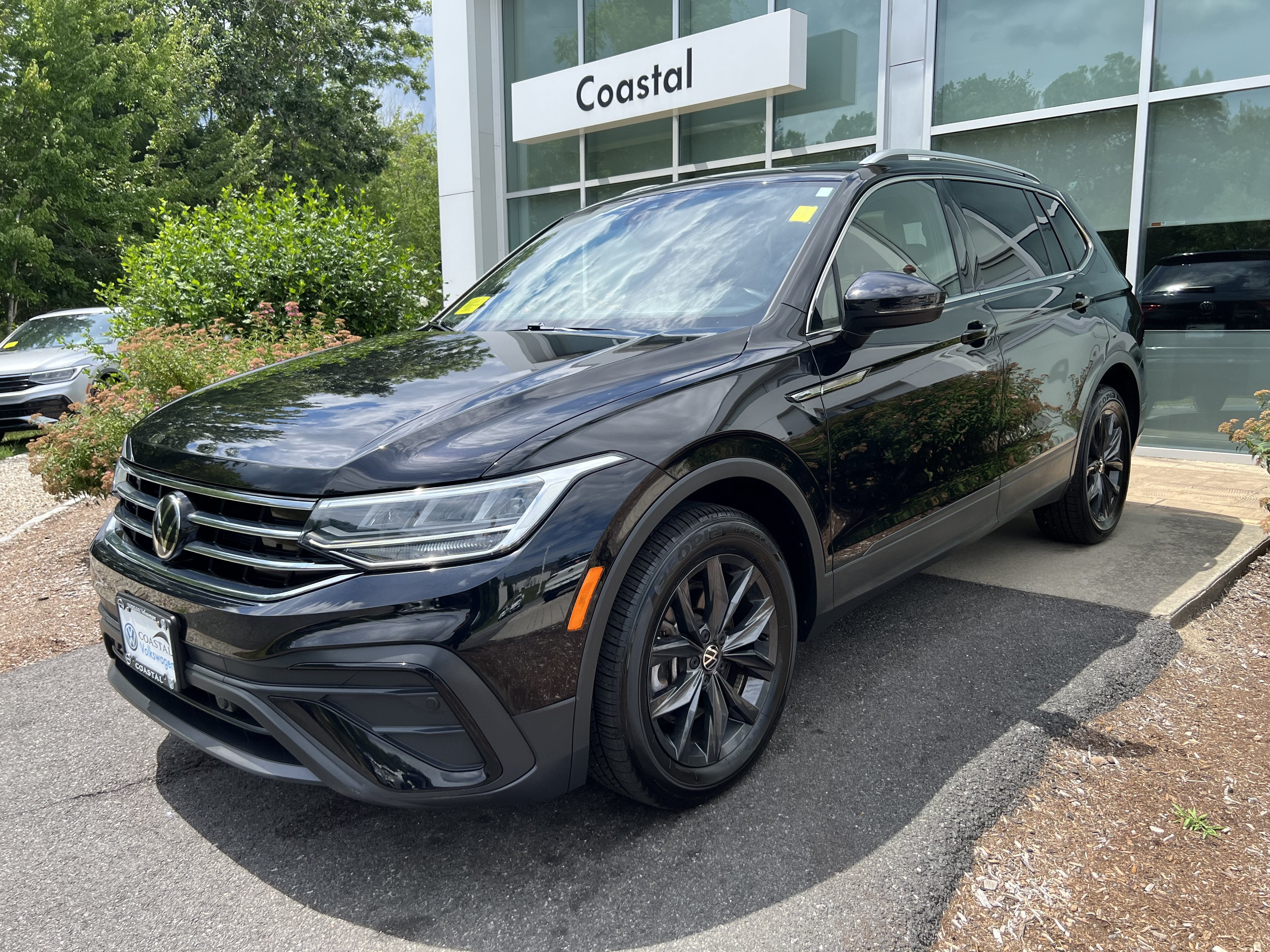 2024 Volkswagen Tiguan SE W/ Panoramic Sunroof