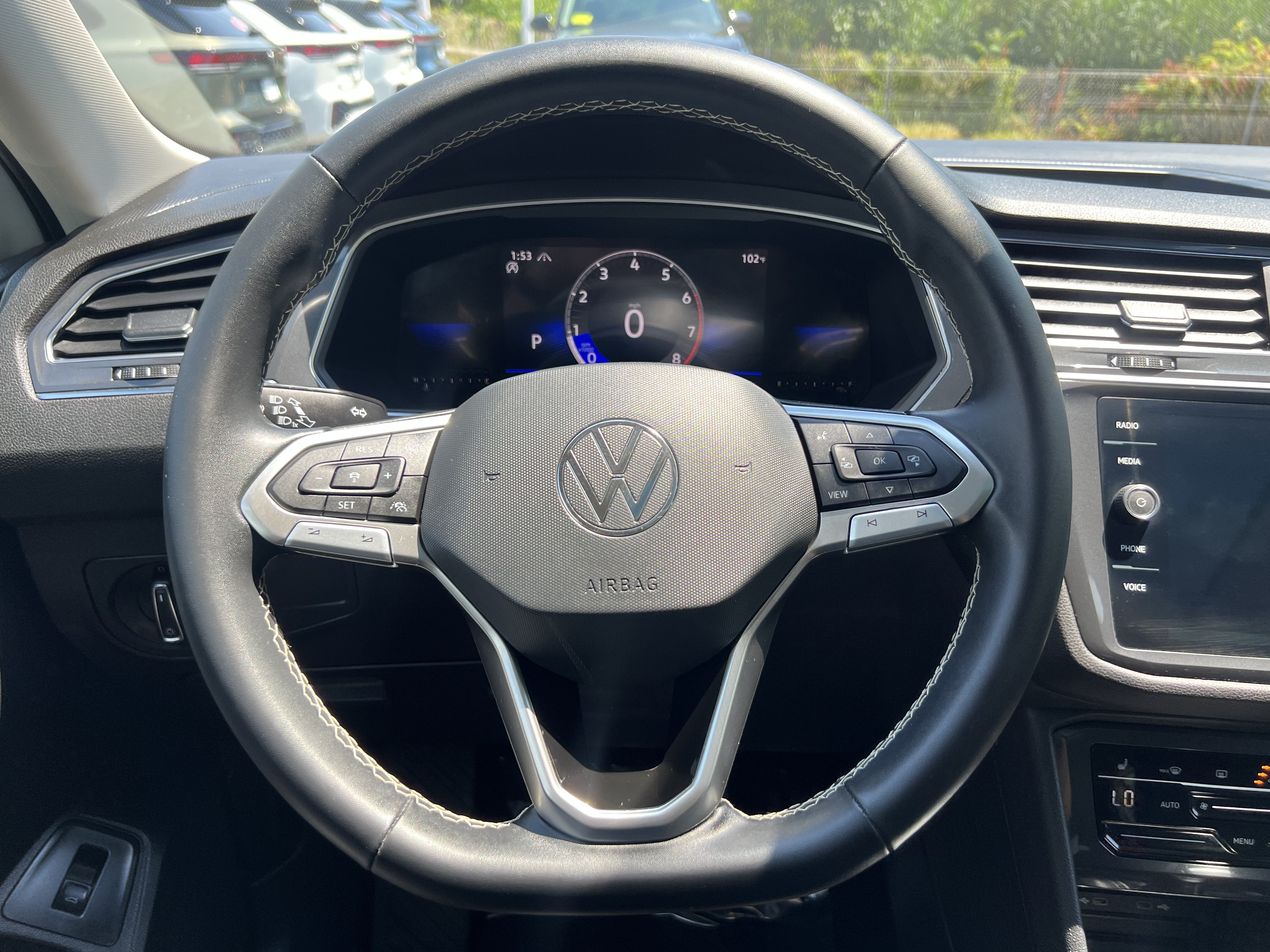 2023 Volkswagen Tiguan SE W/ Panoramic Sunroof