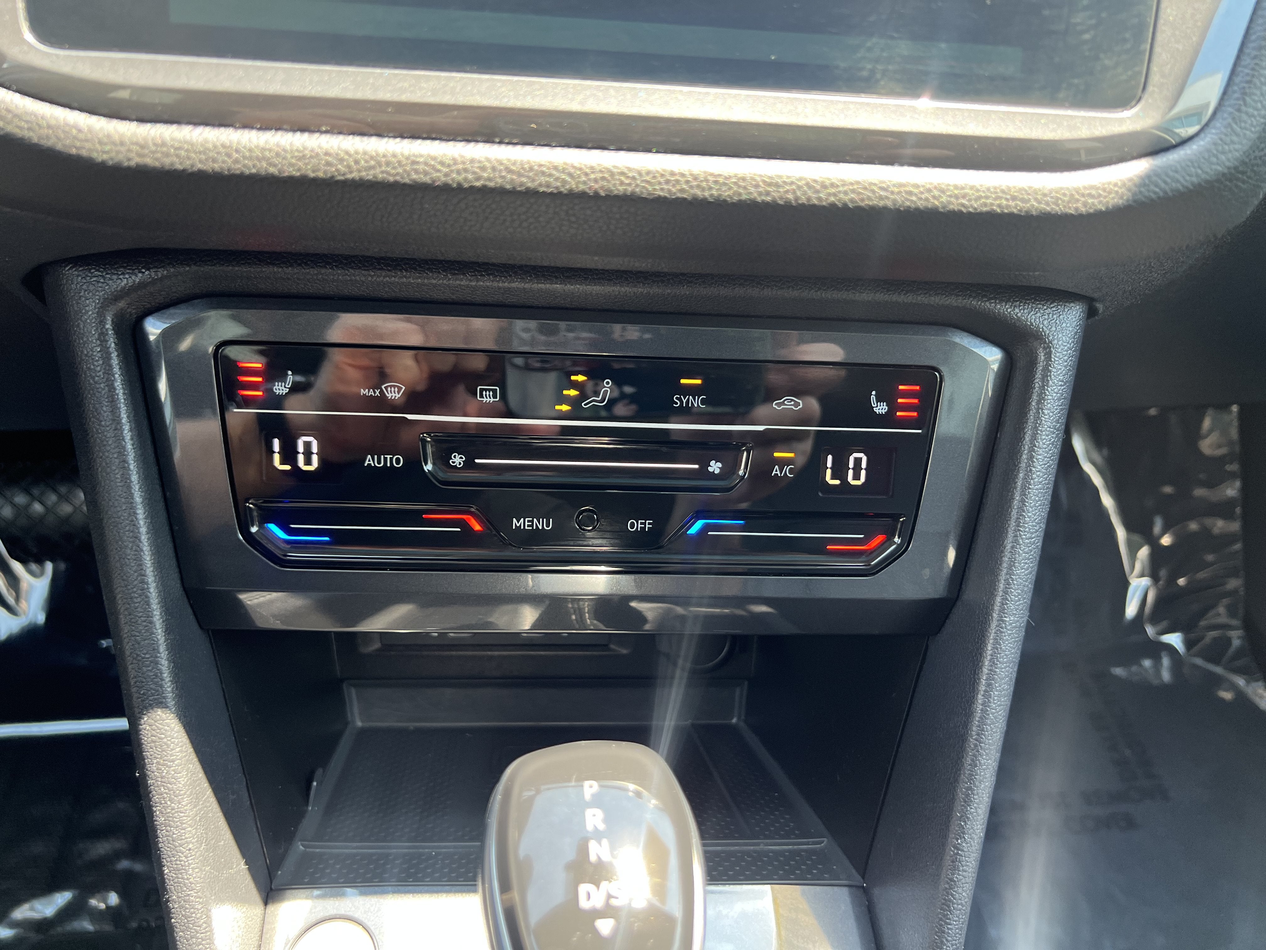 2023 Volkswagen Tiguan SE W/ Panoramic Sunroof