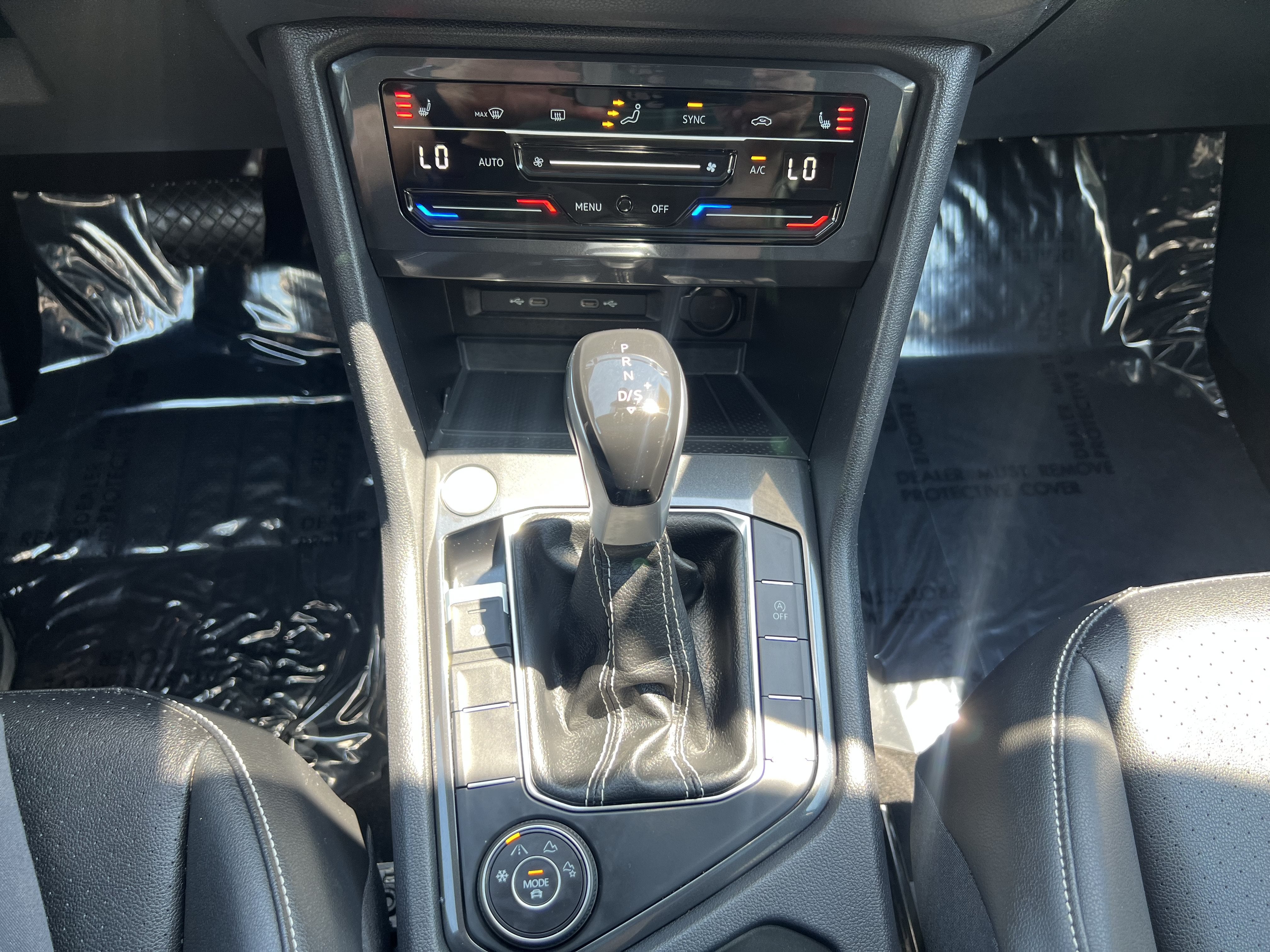 2023 Volkswagen Tiguan SE W/ Panoramic Sunroof