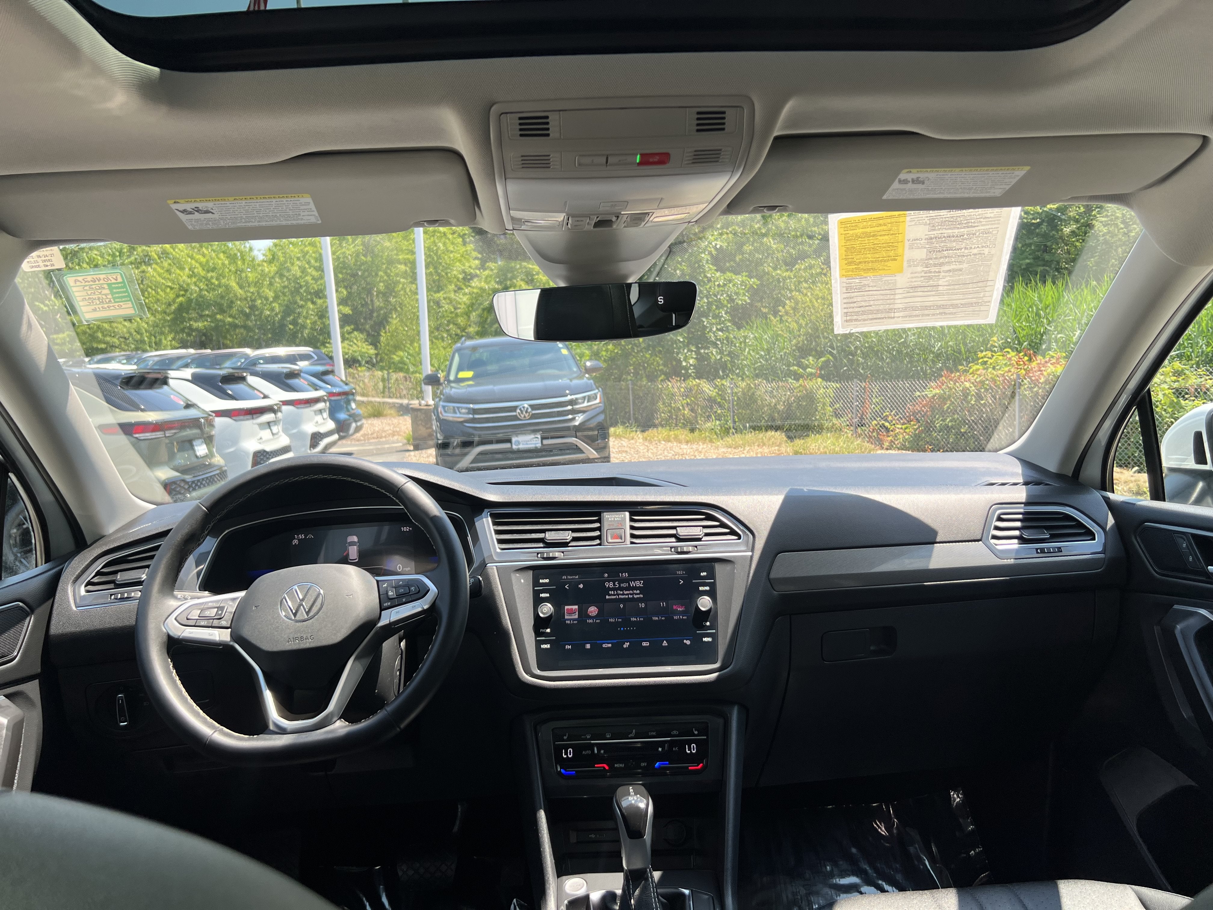 2023 Volkswagen Tiguan SE W/ Panoramic Sunroof