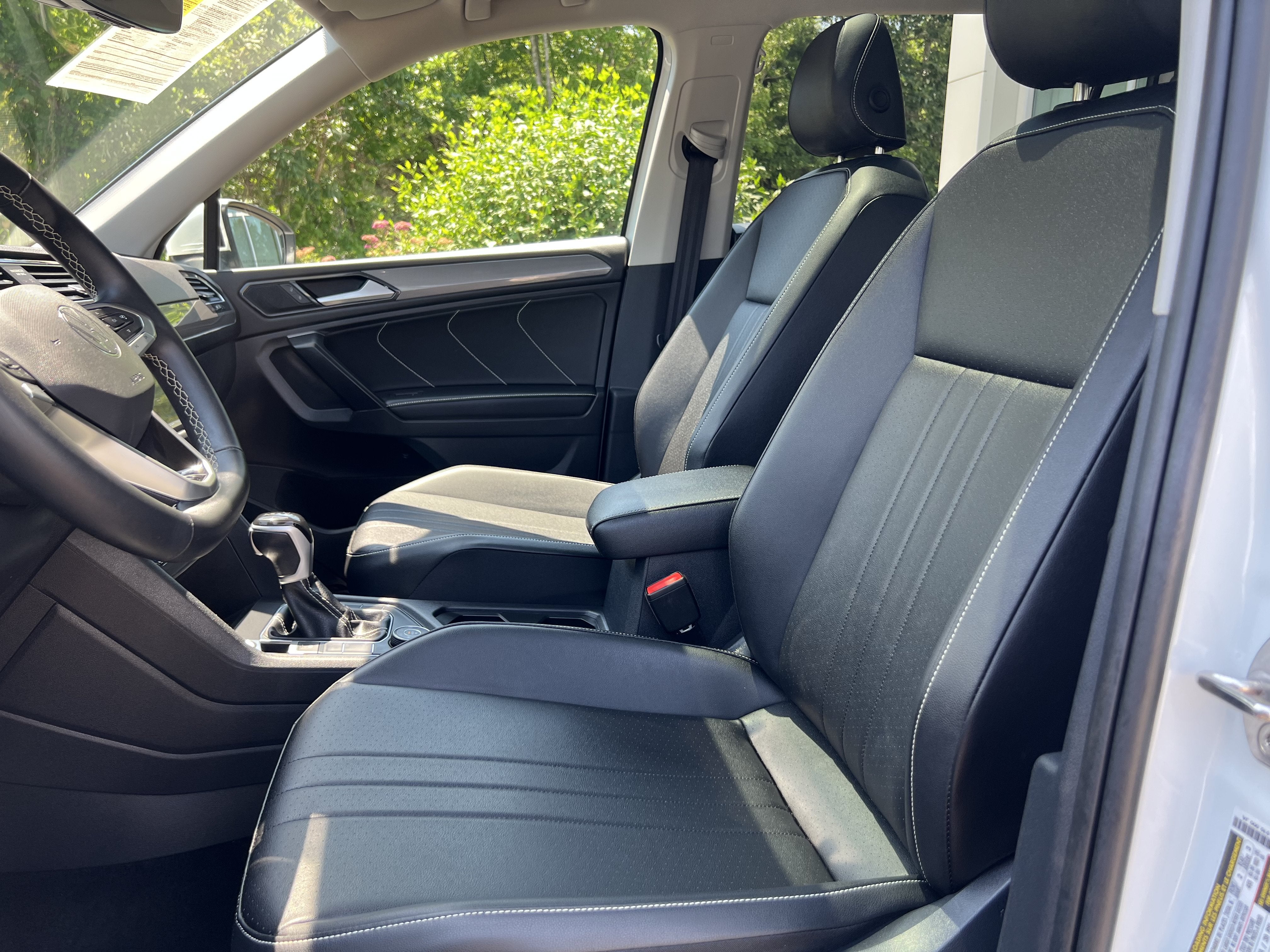 2023 Volkswagen Tiguan SE W/ Panoramic Sunroof