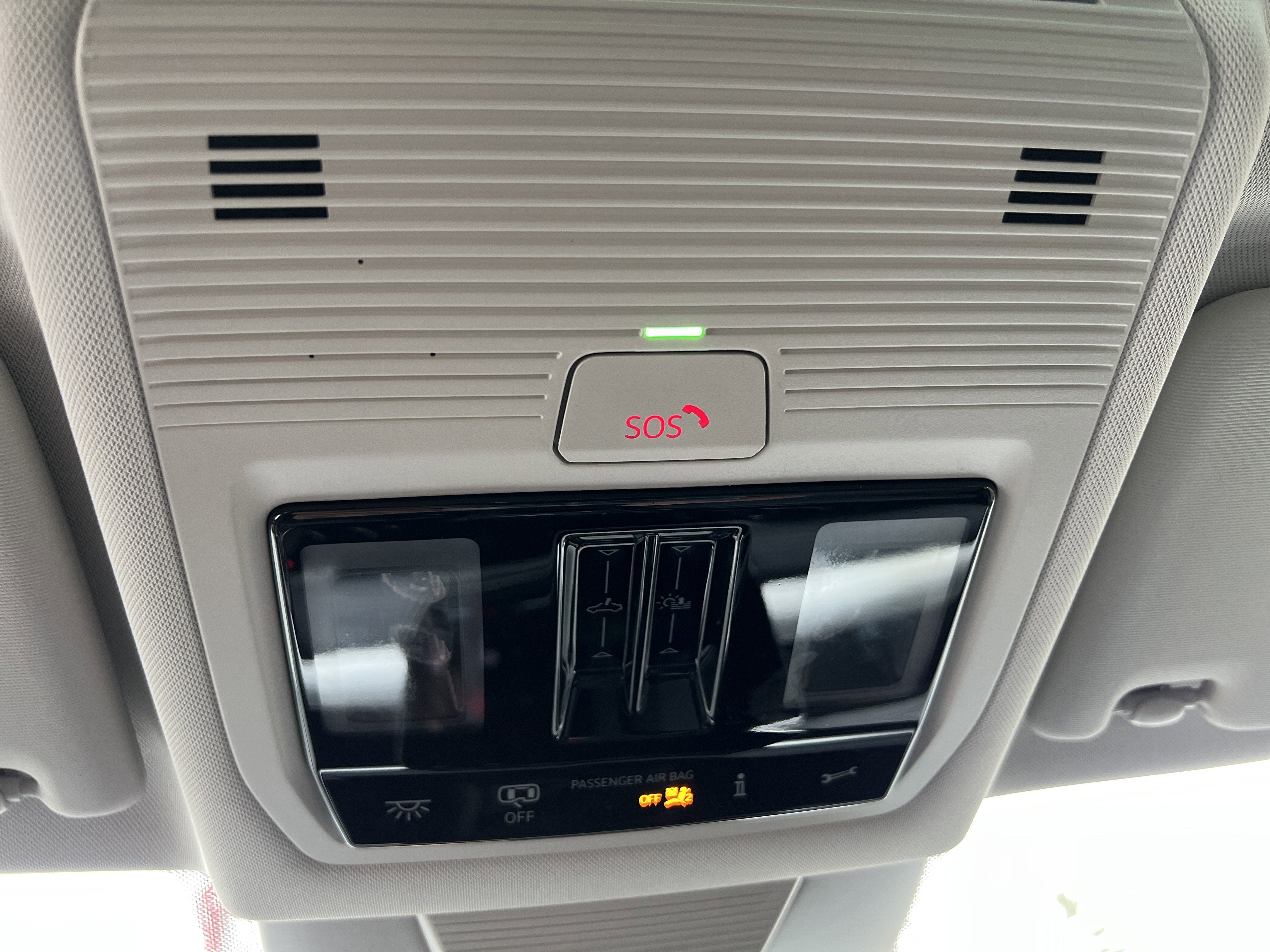 2025 Volkswagen Tiguan SE w/panoramic sunroof