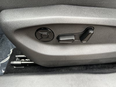 2025 Volkswagen Tiguan SE w/panoramic sunroof