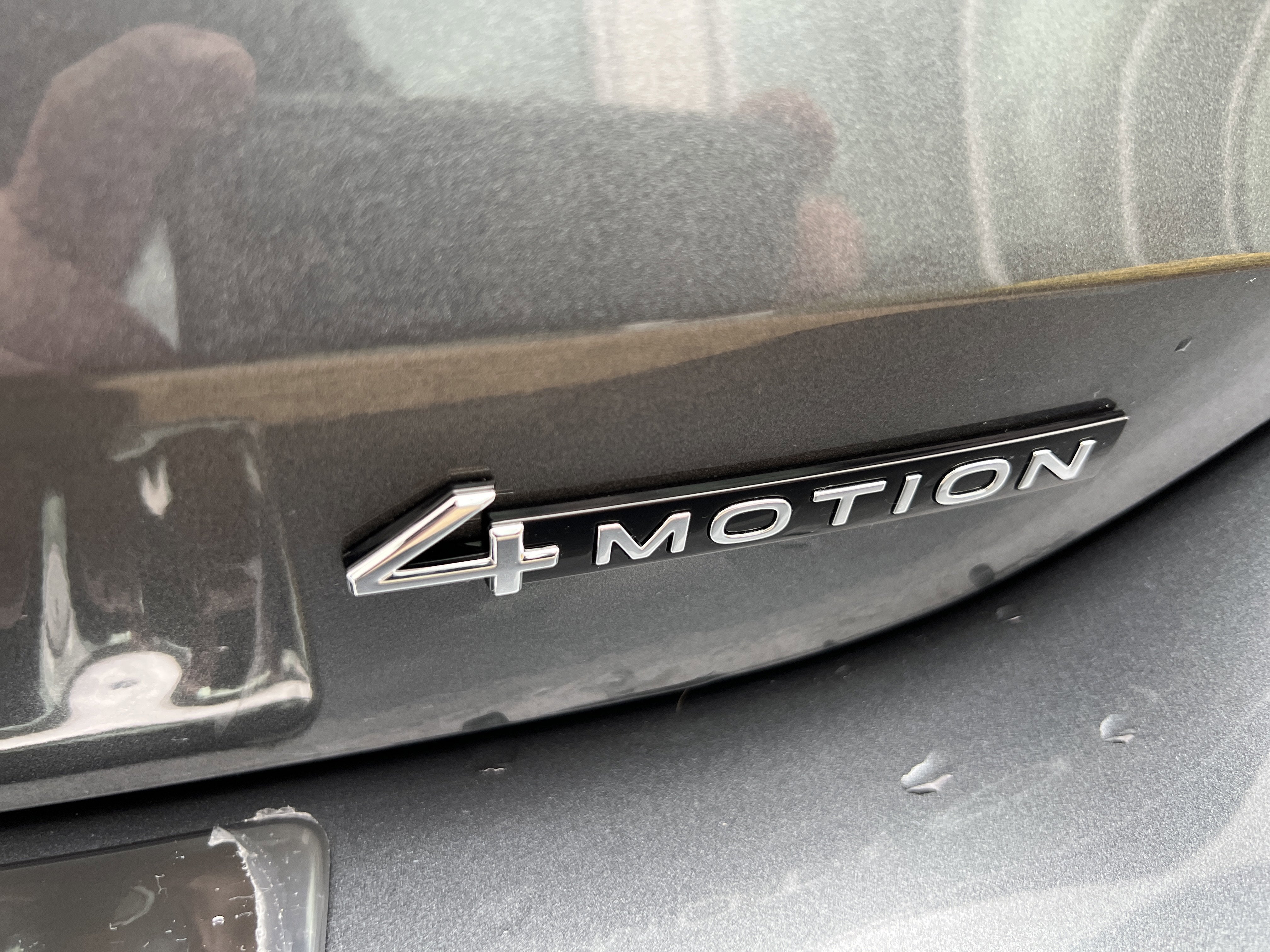 2025 Volkswagen Tiguan SE w/panoramic sunroof