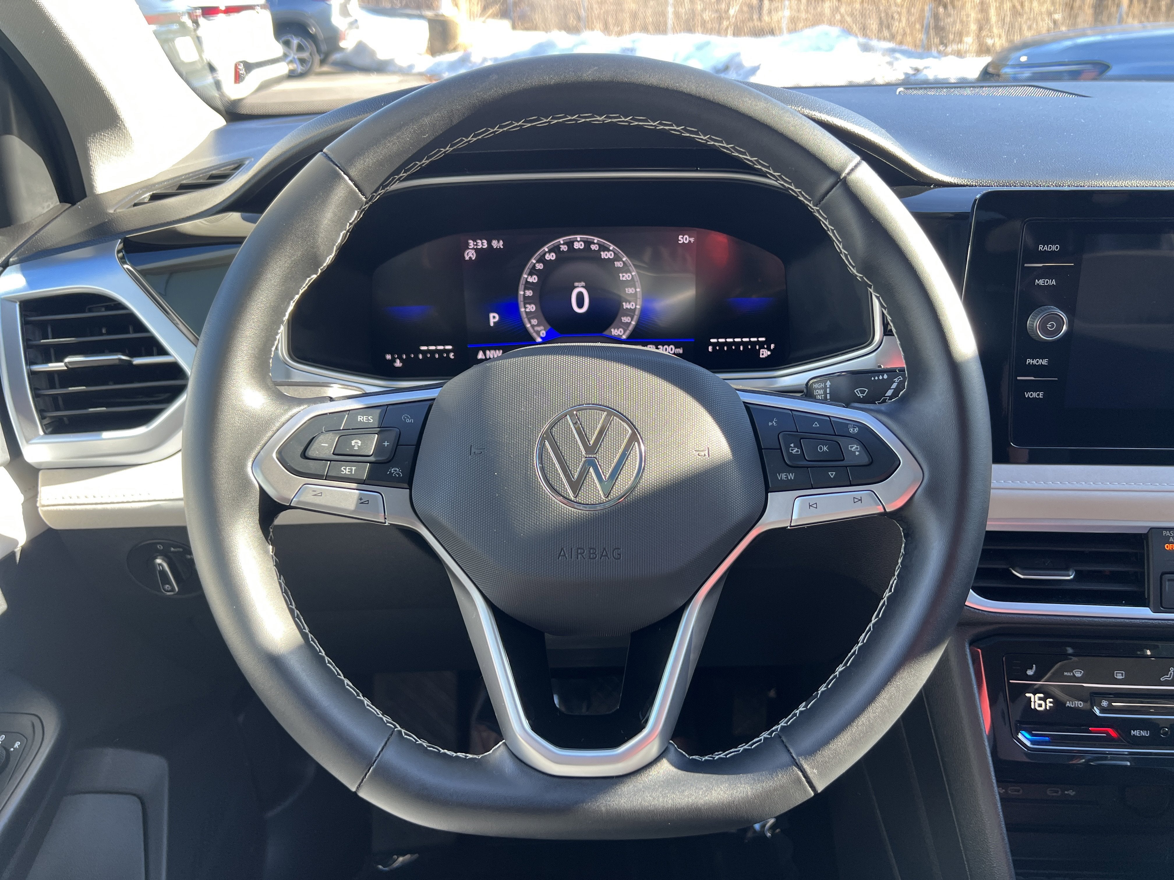 2025 Volkswagen Taos SE w/panoramic sunroof