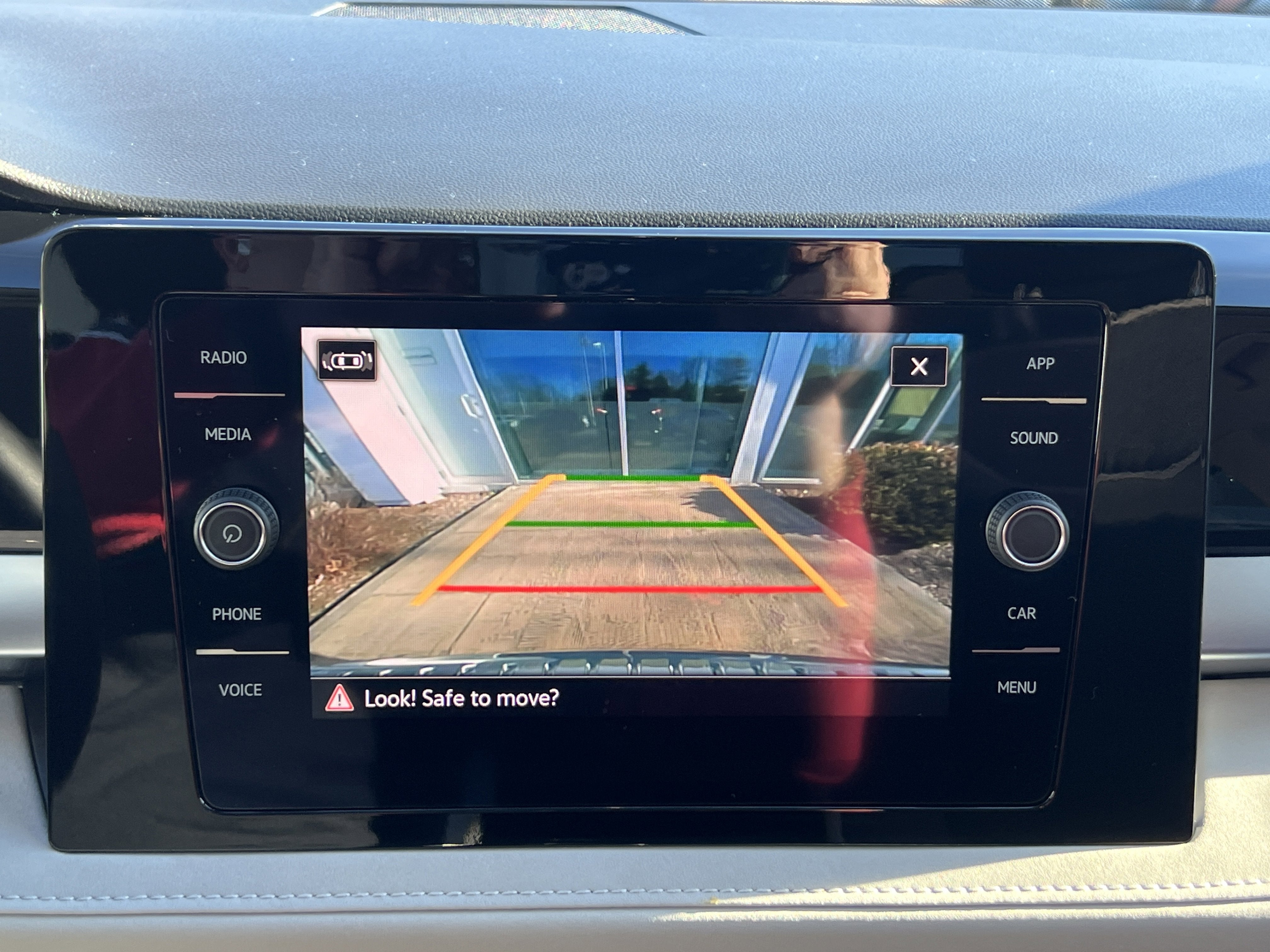 2025 Volkswagen Taos SE w/panoramic sunroof