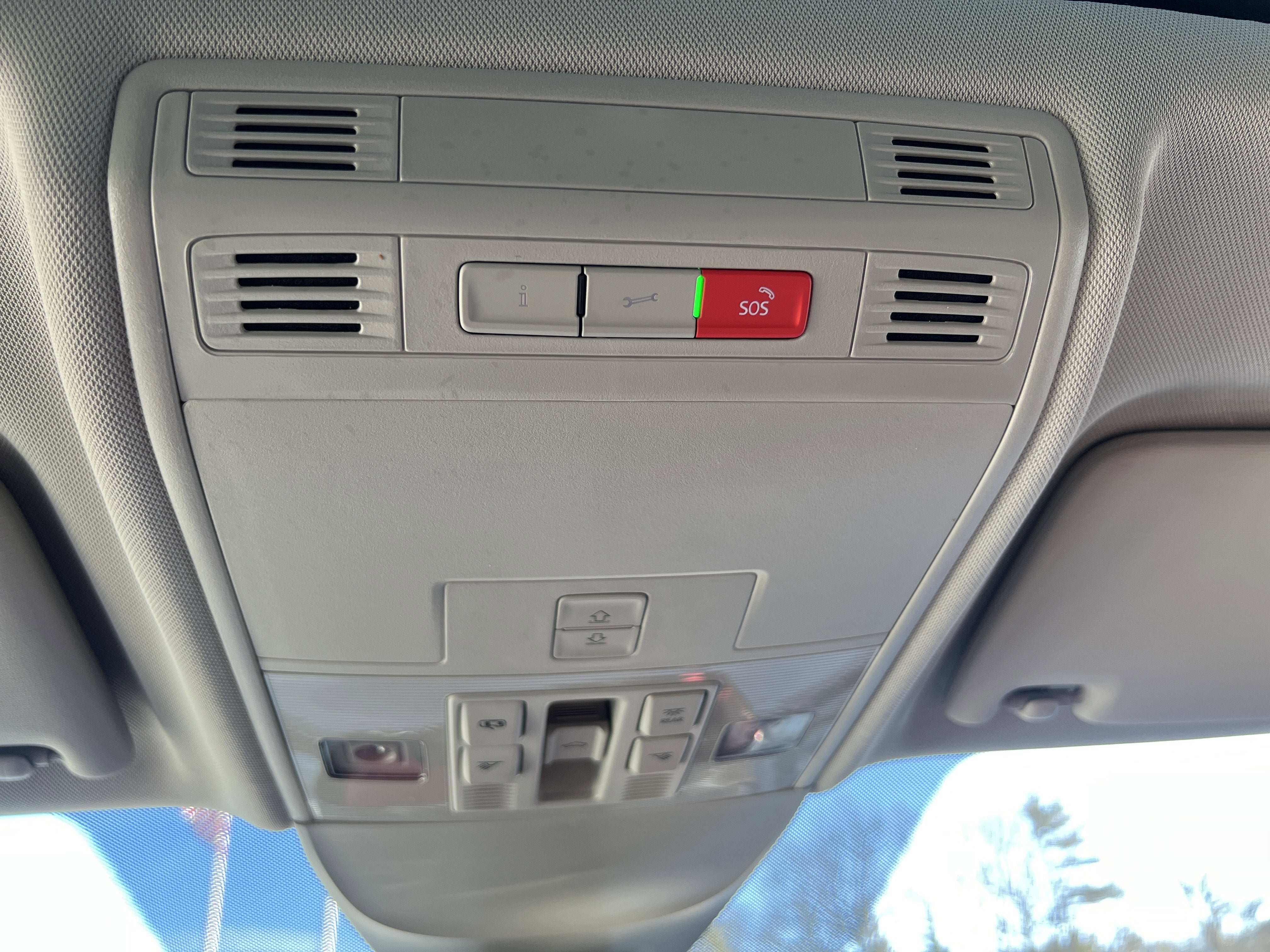 2025 Volkswagen Taos SE w/panoramic sunroof