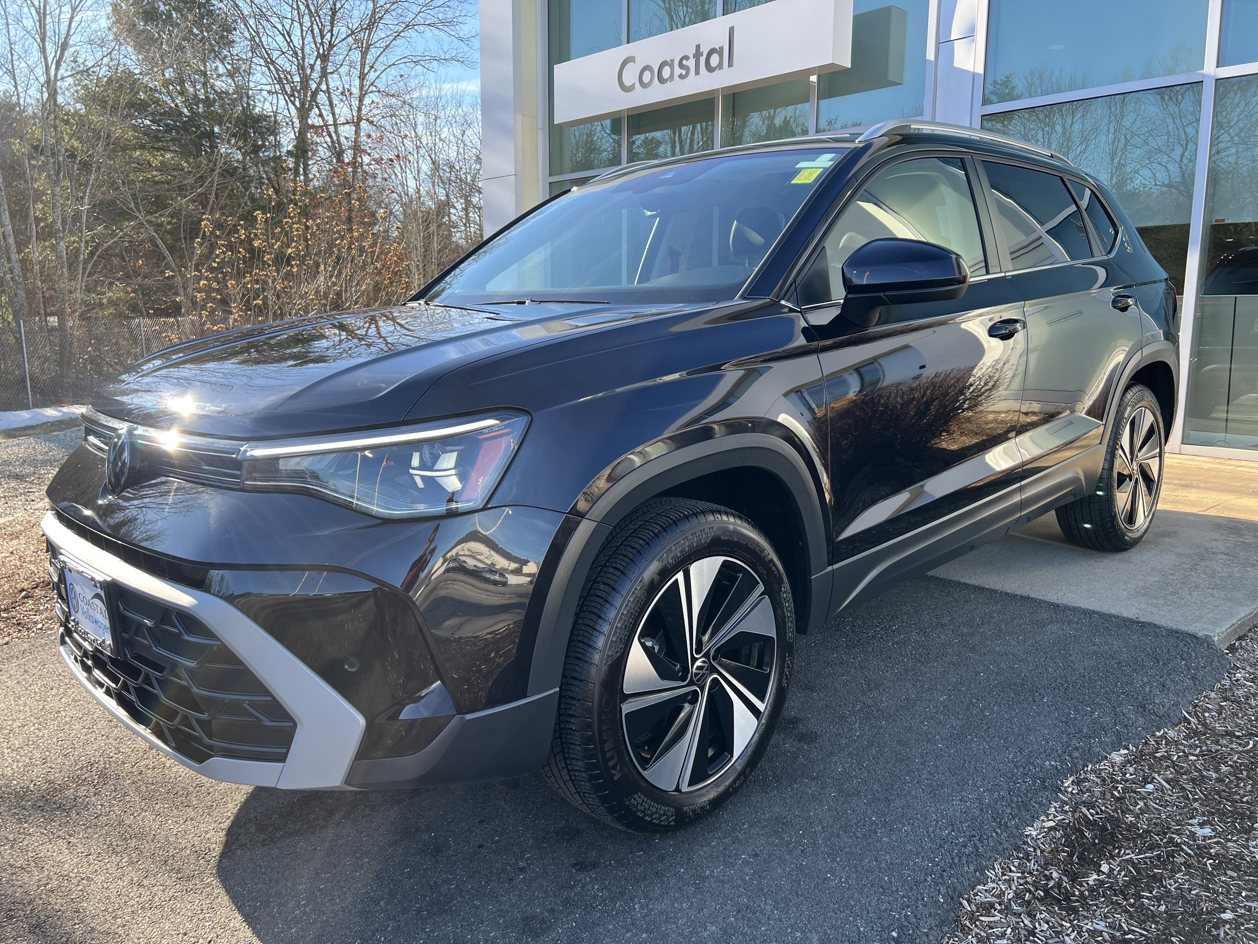 2025 Volkswagen Taos SE w/panoramic sunroof