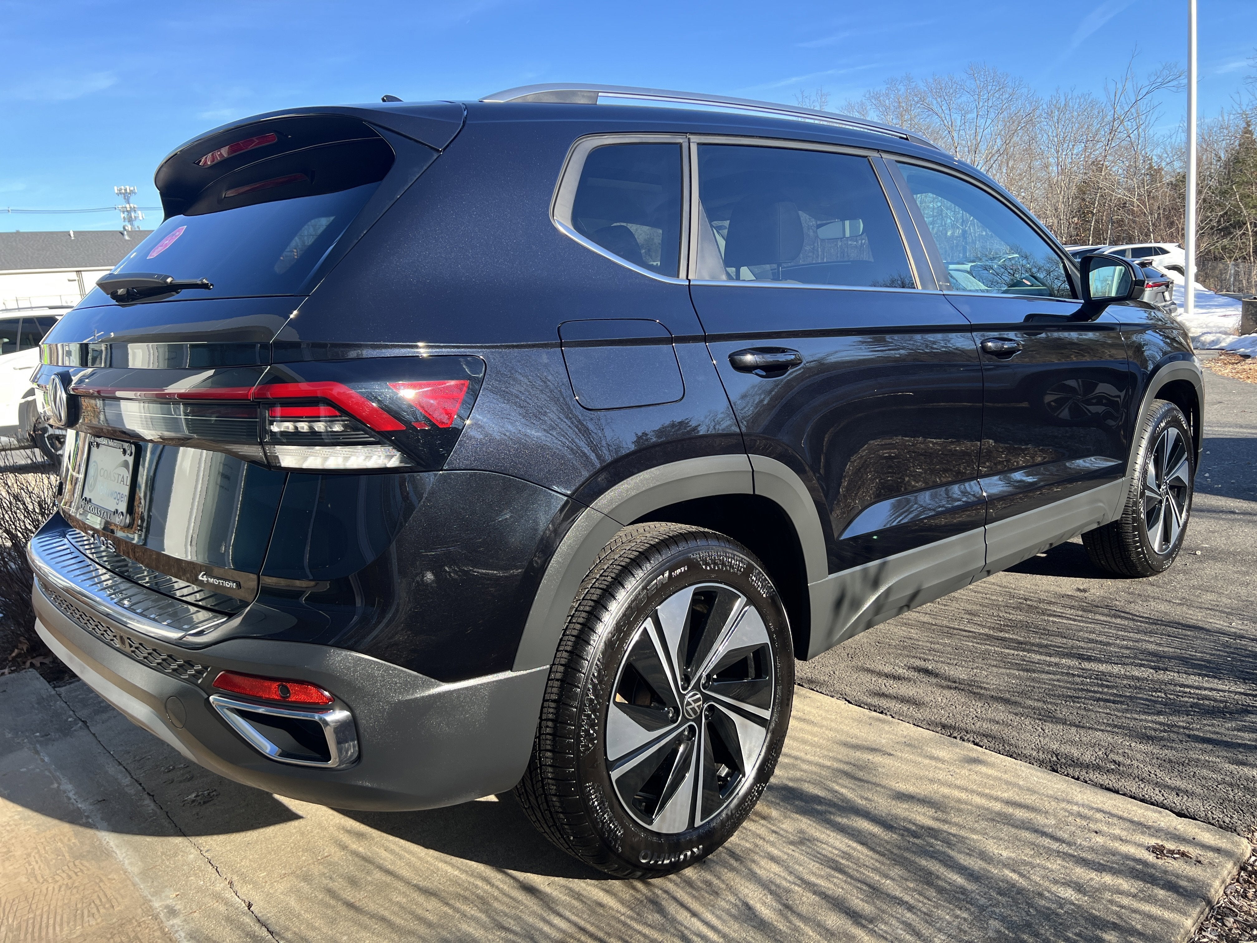2025 Volkswagen Taos SE w/panoramic sunroof