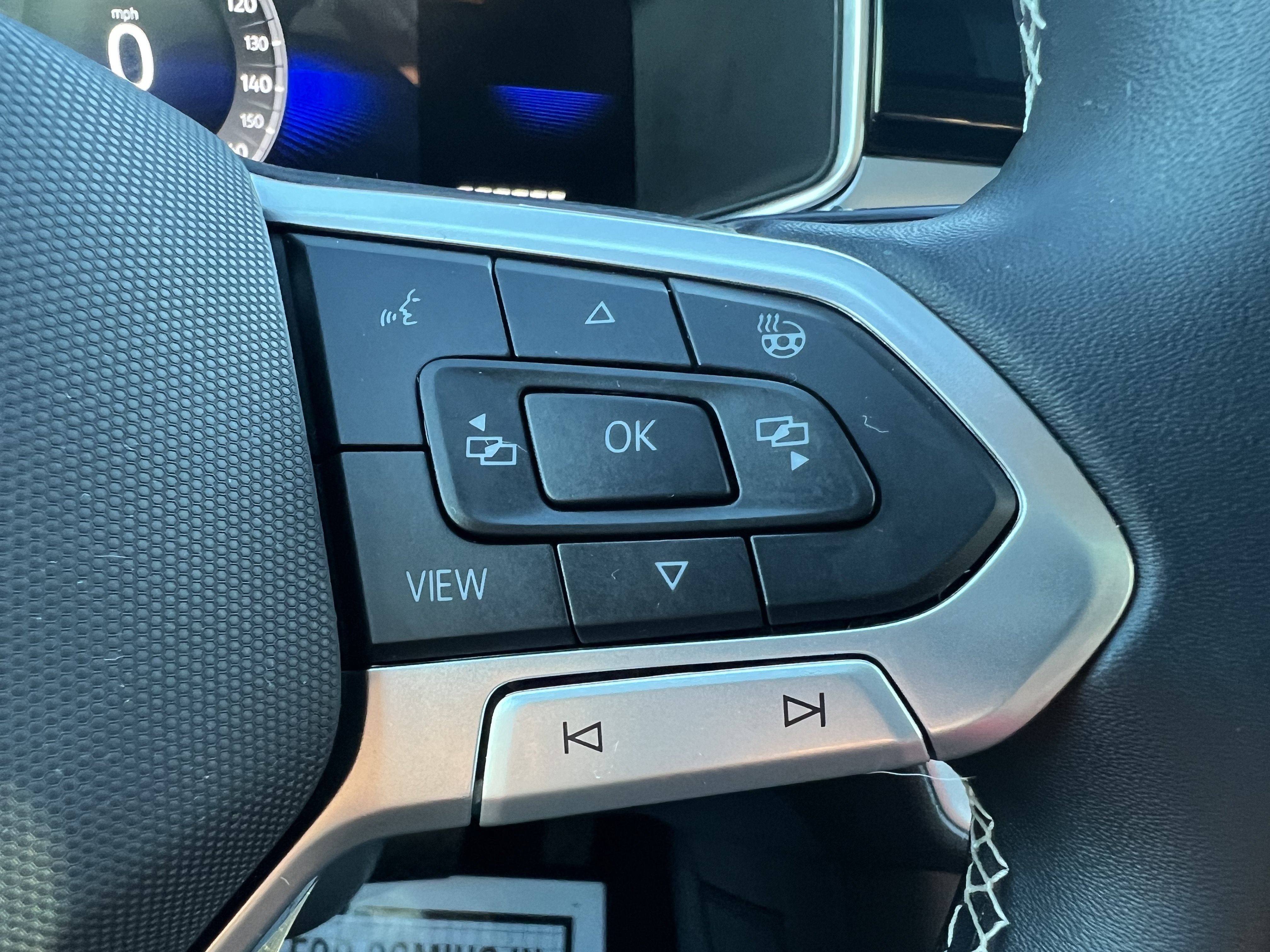 2026 Volkswagen Taos SE w/panoramic sunroof