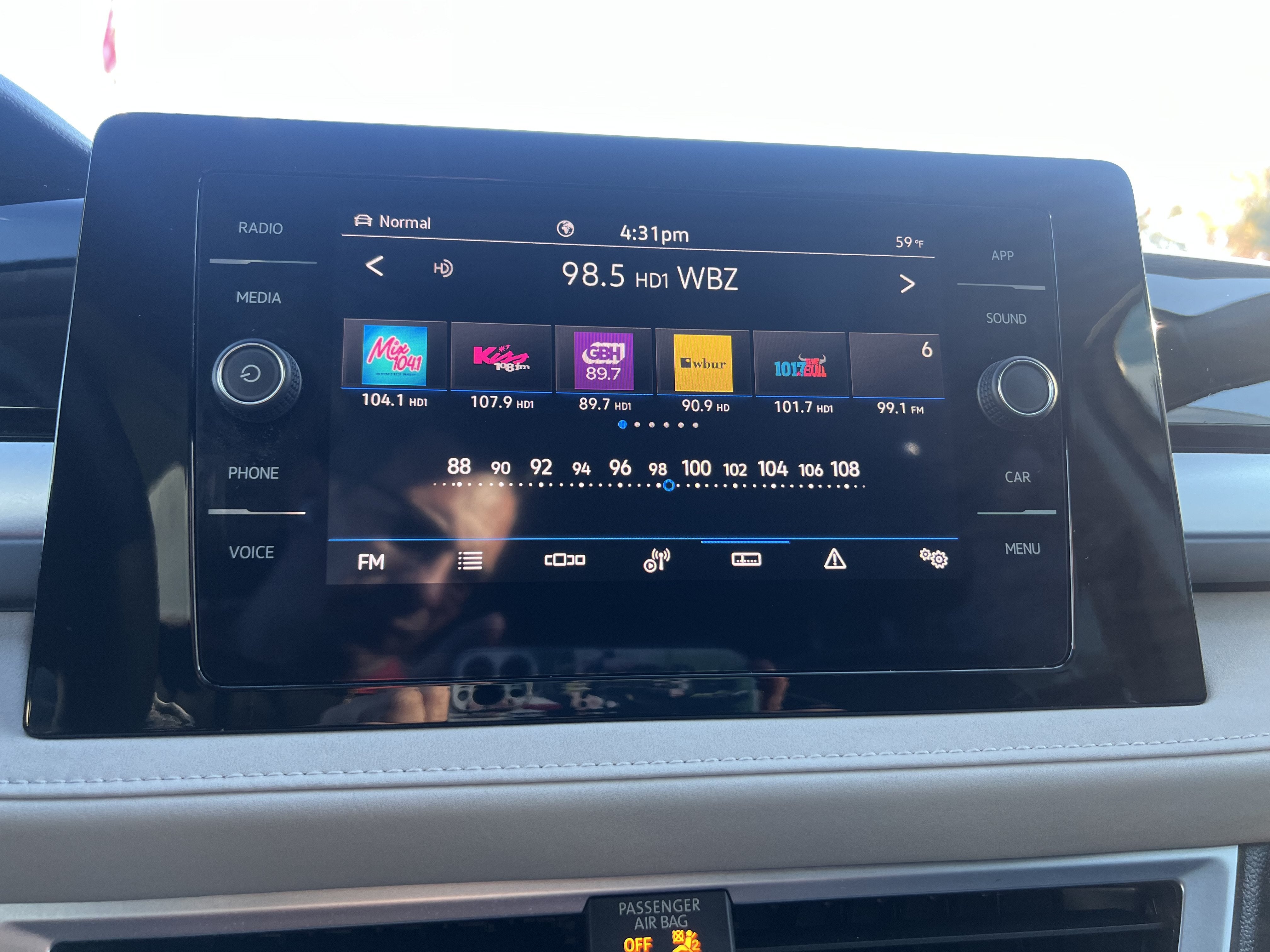 2026 Volkswagen Taos SE w/panoramic sunroof