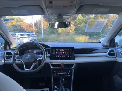 2026 Volkswagen Taos SE w/panoramic sunroof