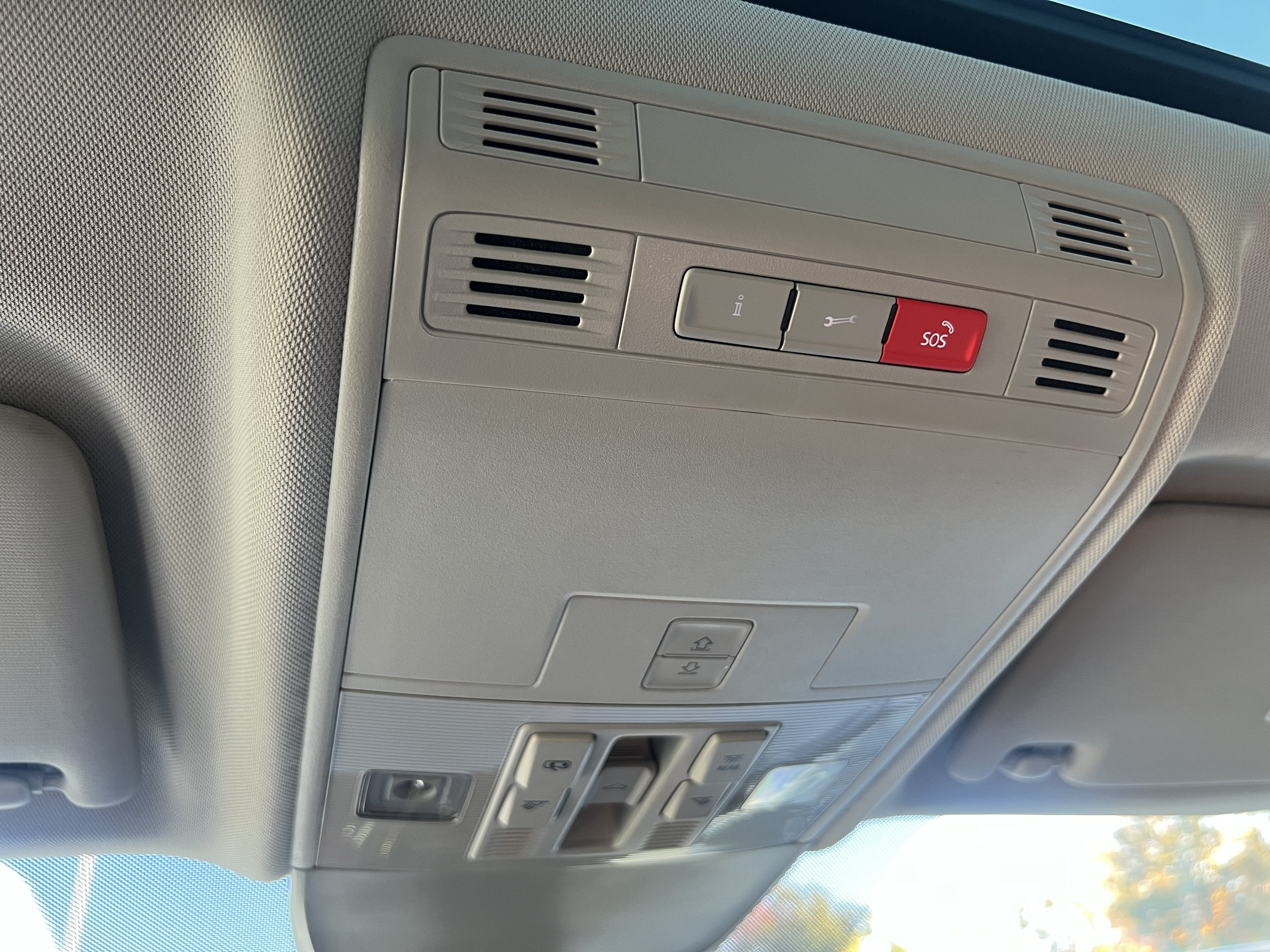 2026 Volkswagen Taos SE w/panoramic sunroof