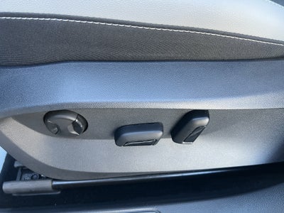 2026 Volkswagen Taos SE w/panoramic sunroof