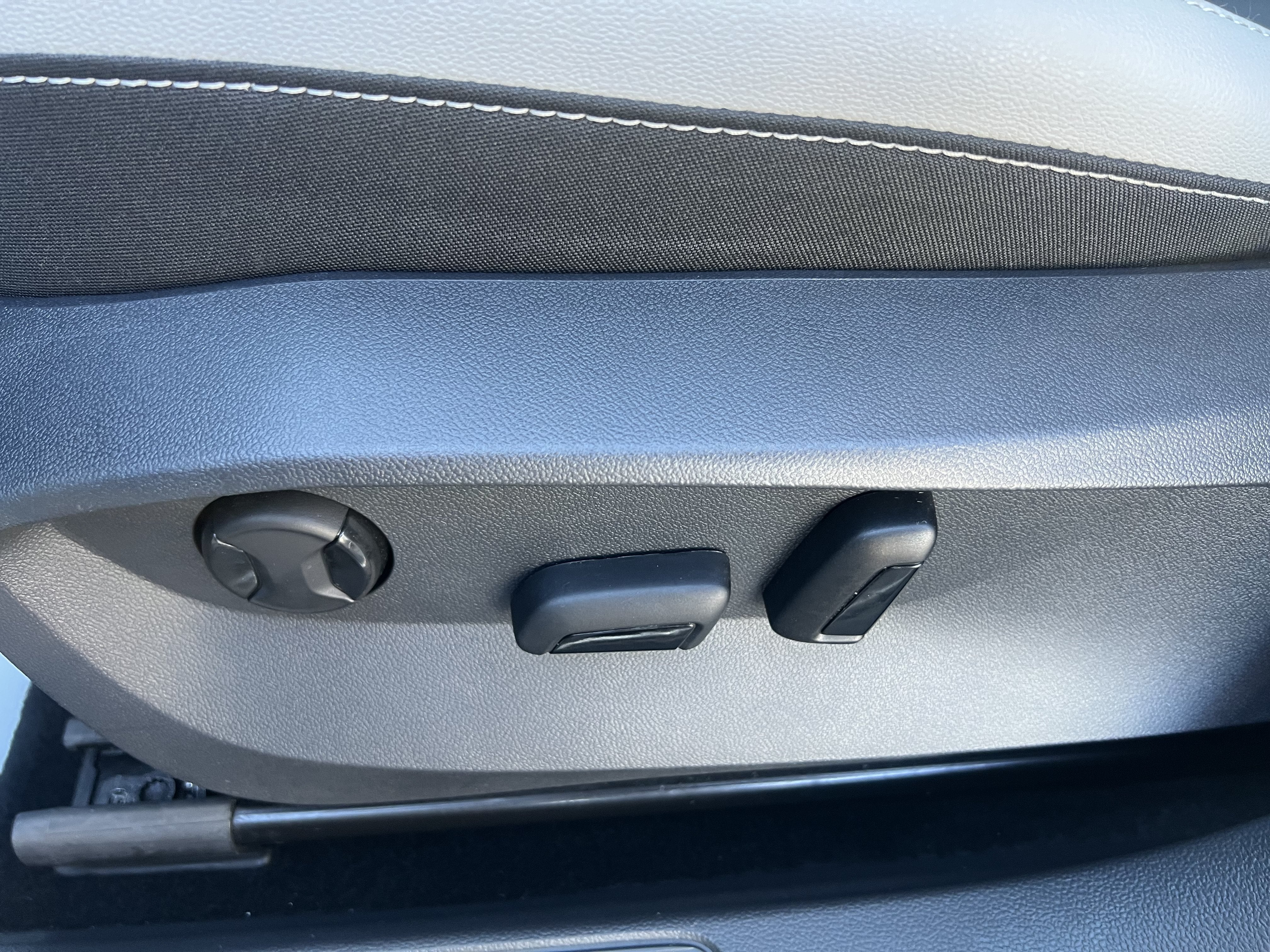 2026 Volkswagen Taos SE w/panoramic sunroof