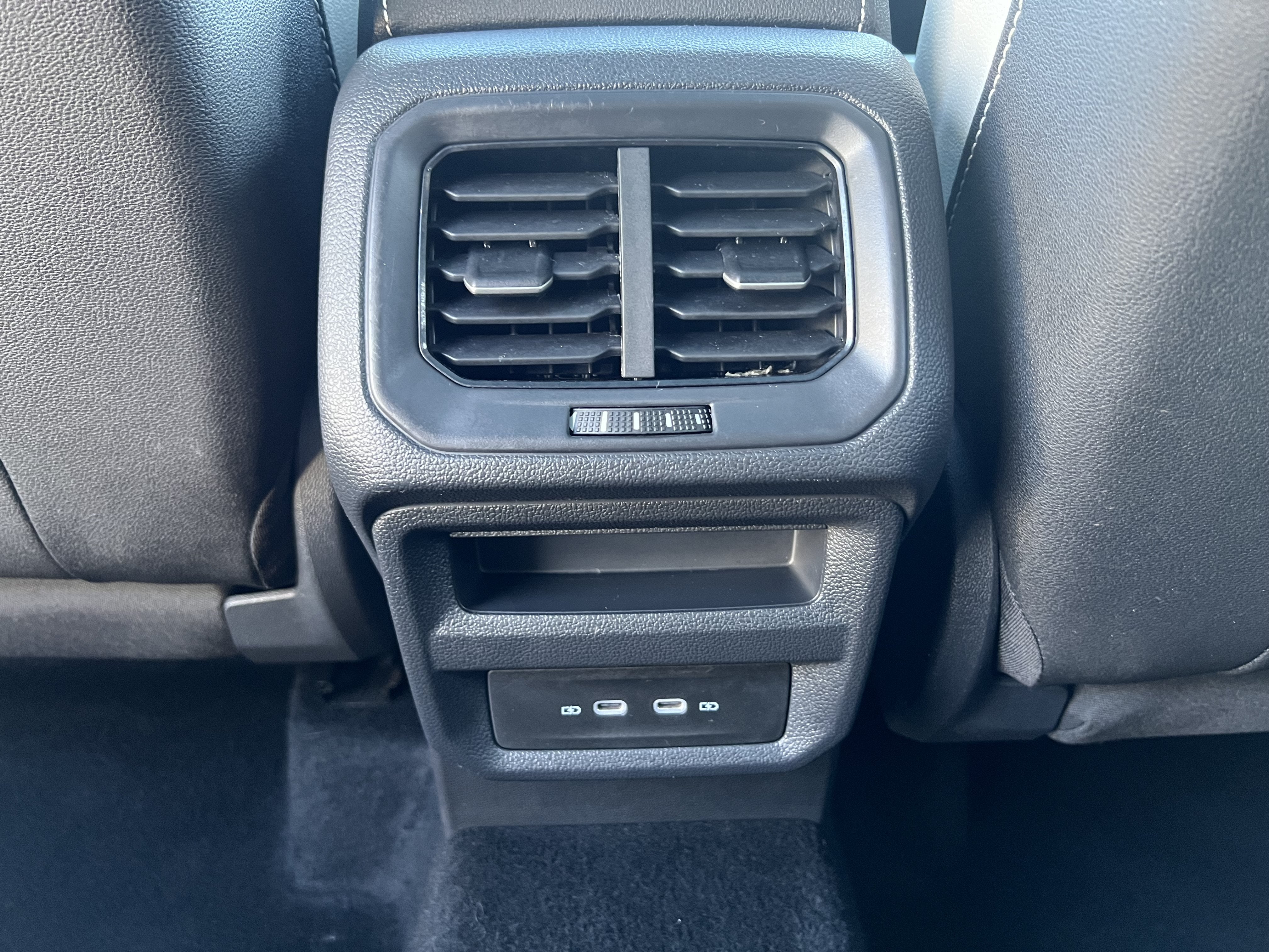 2026 Volkswagen Taos SE w/panoramic sunroof