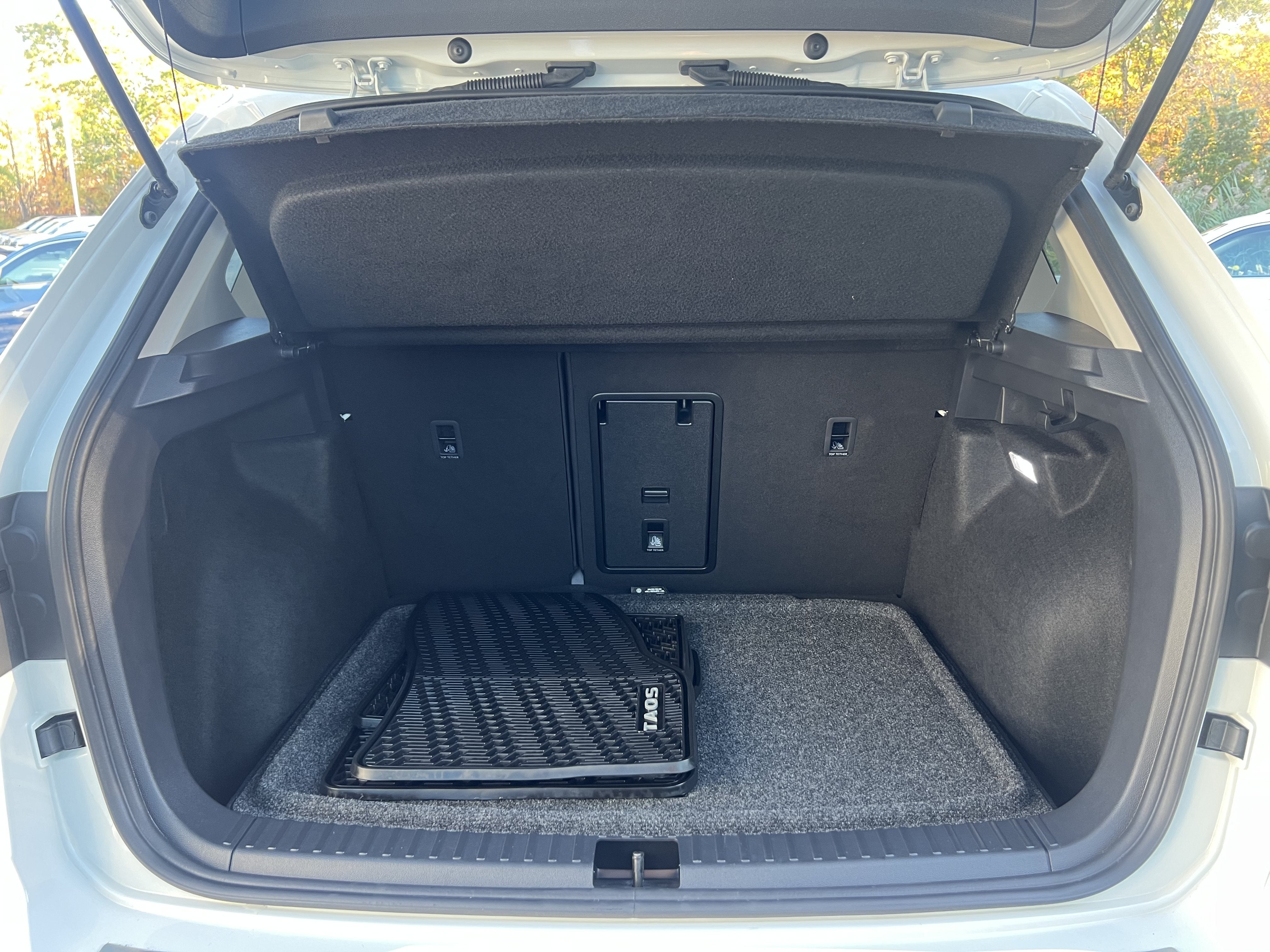 2026 Volkswagen Taos SE w/panoramic sunroof