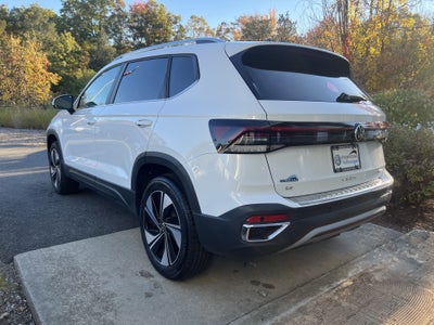 2026 Volkswagen Taos SE w/panoramic sunroof