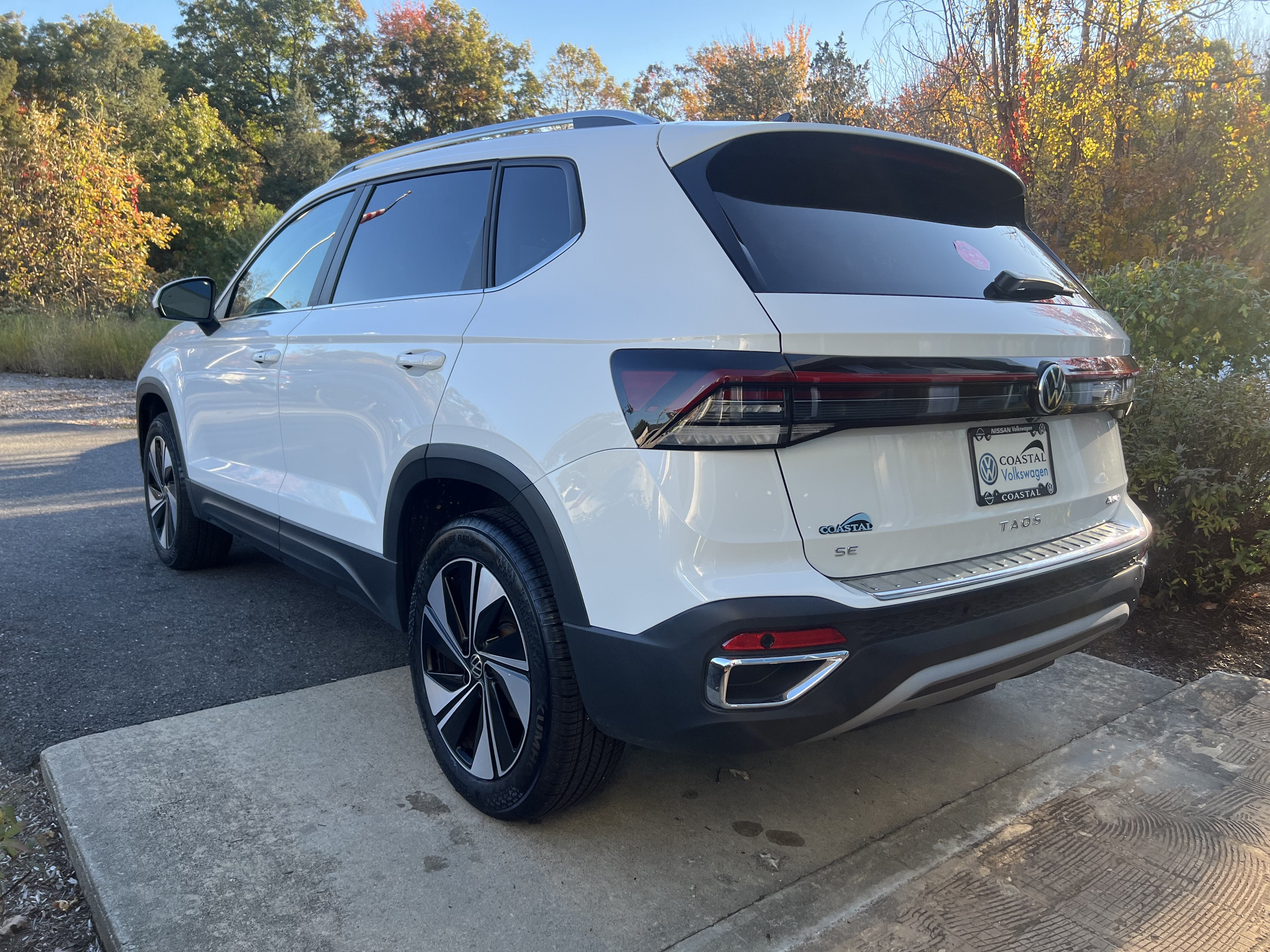 2026 Volkswagen Taos SE w/panoramic sunroof
