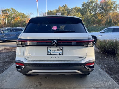 2026 Volkswagen Taos SE w/panoramic sunroof