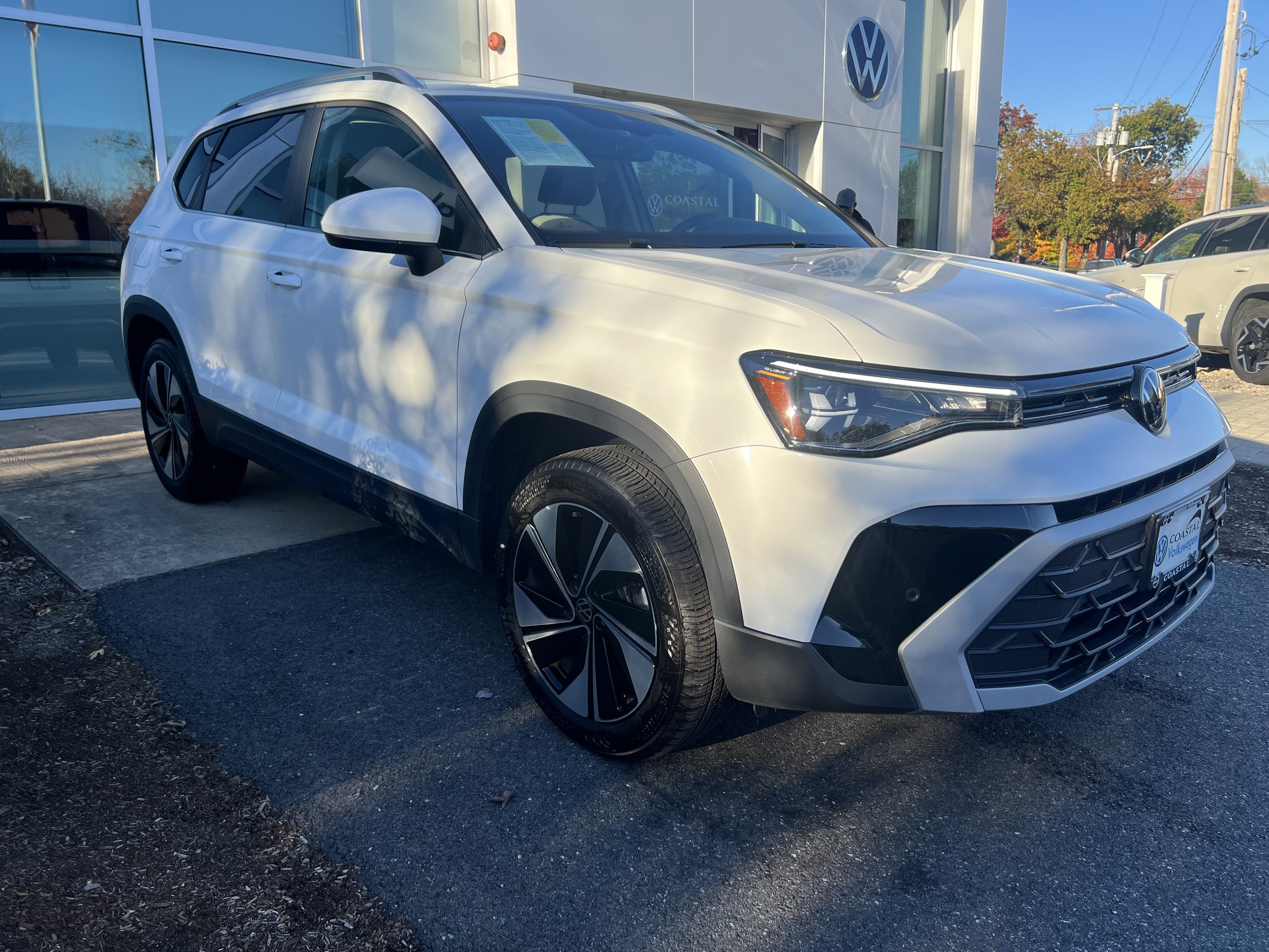 2026 Volkswagen Taos SE w/panoramic sunroof