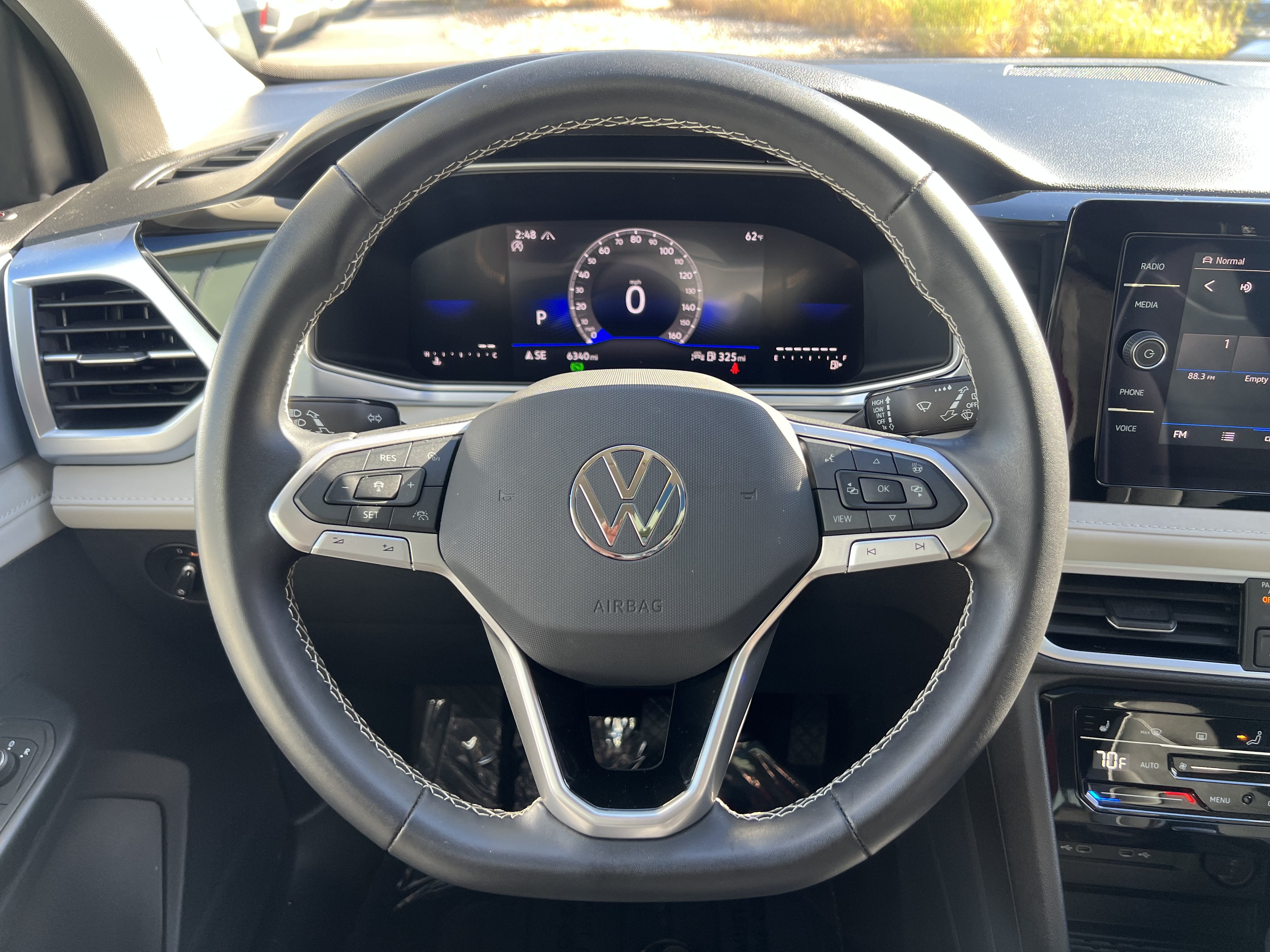 2026 Volkswagen Taos SE w/panoramic sunroof