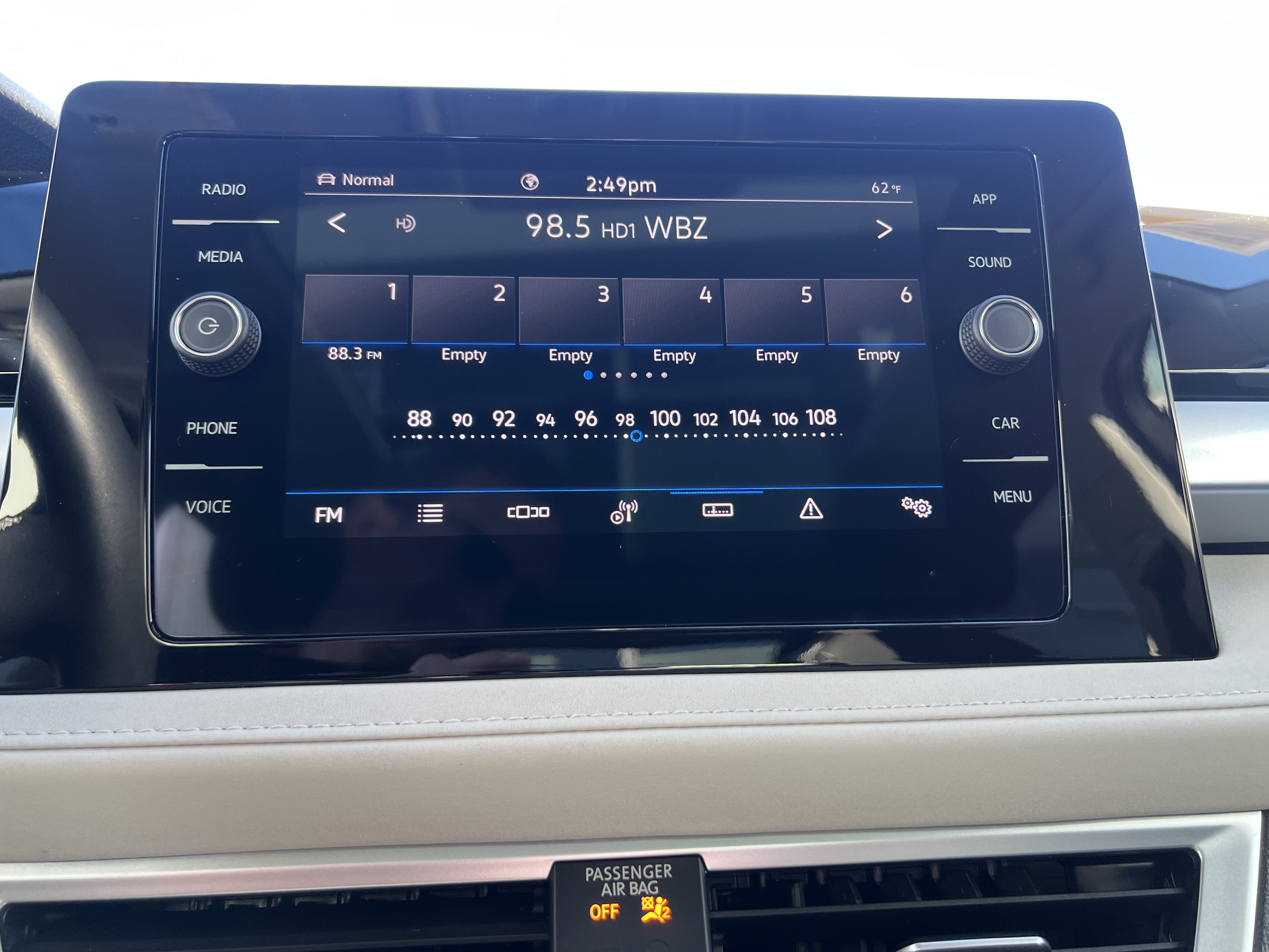 2026 Volkswagen Taos SE w/panoramic sunroof