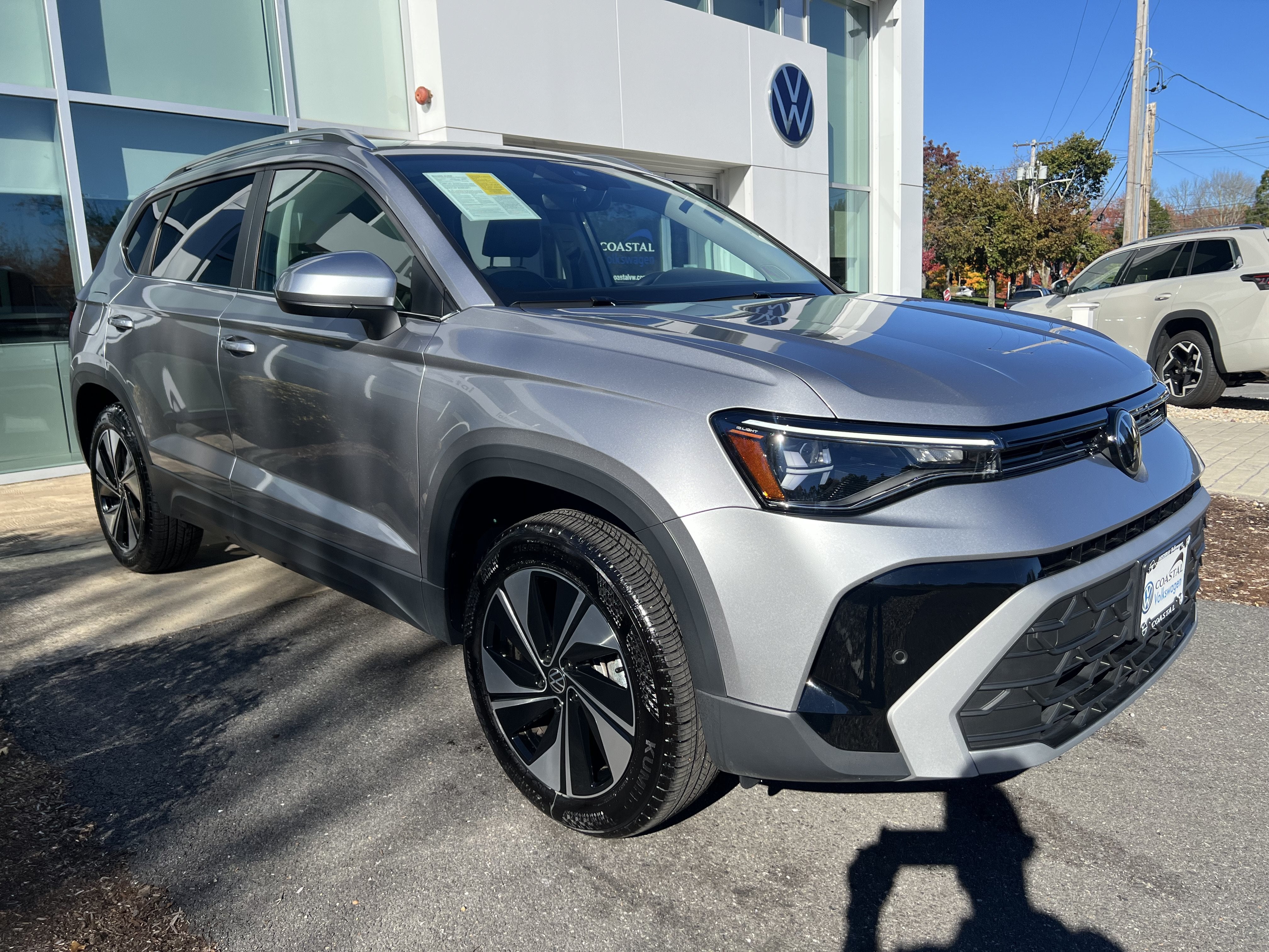 2026 Volkswagen Taos SE w/panoramic sunroof