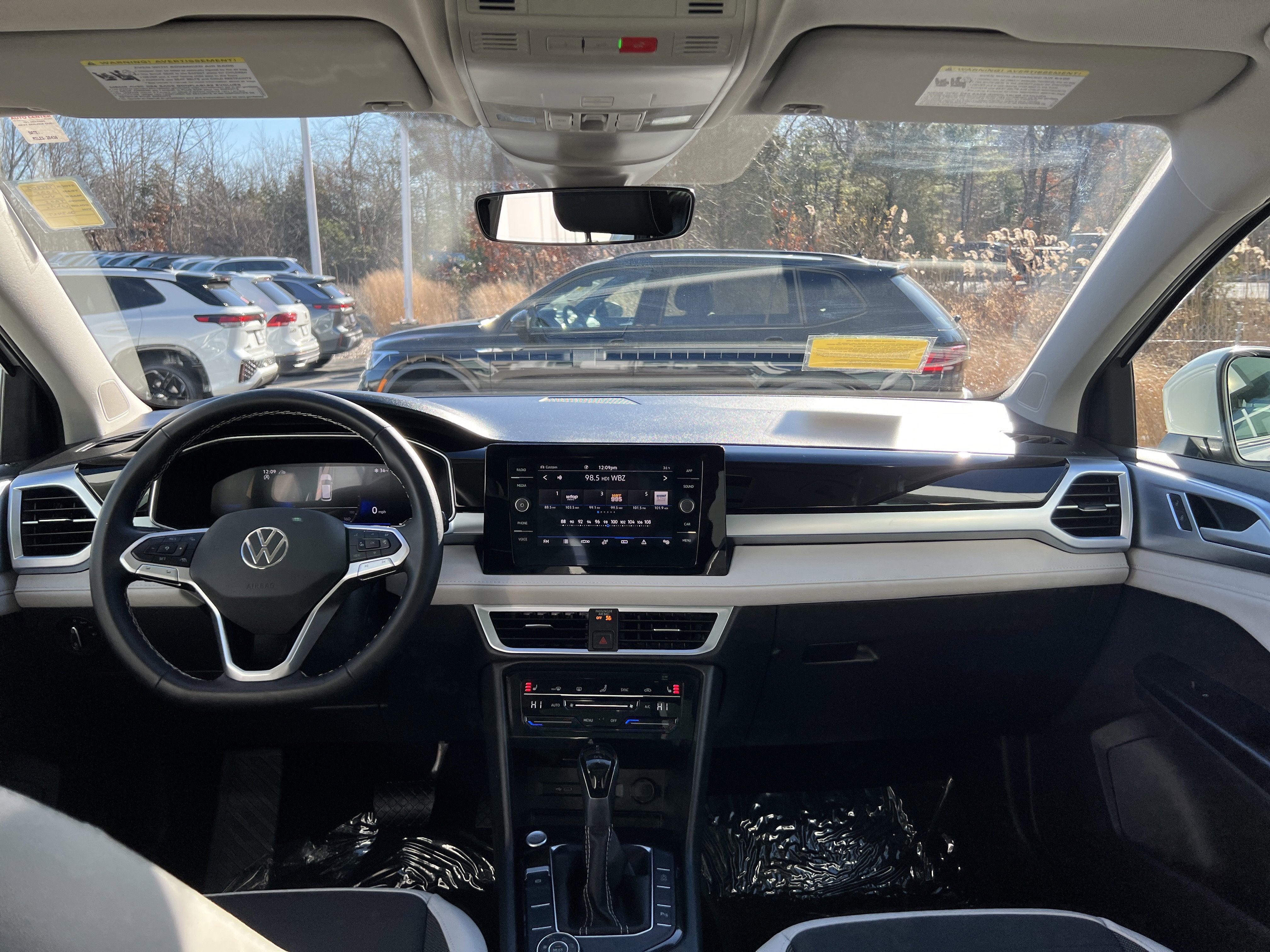 2025 Volkswagen Taos SE