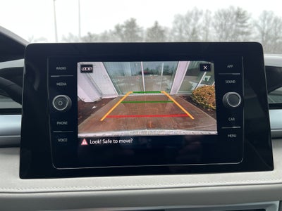 2025 Volkswagen Taos SE w/panoramic sunroof