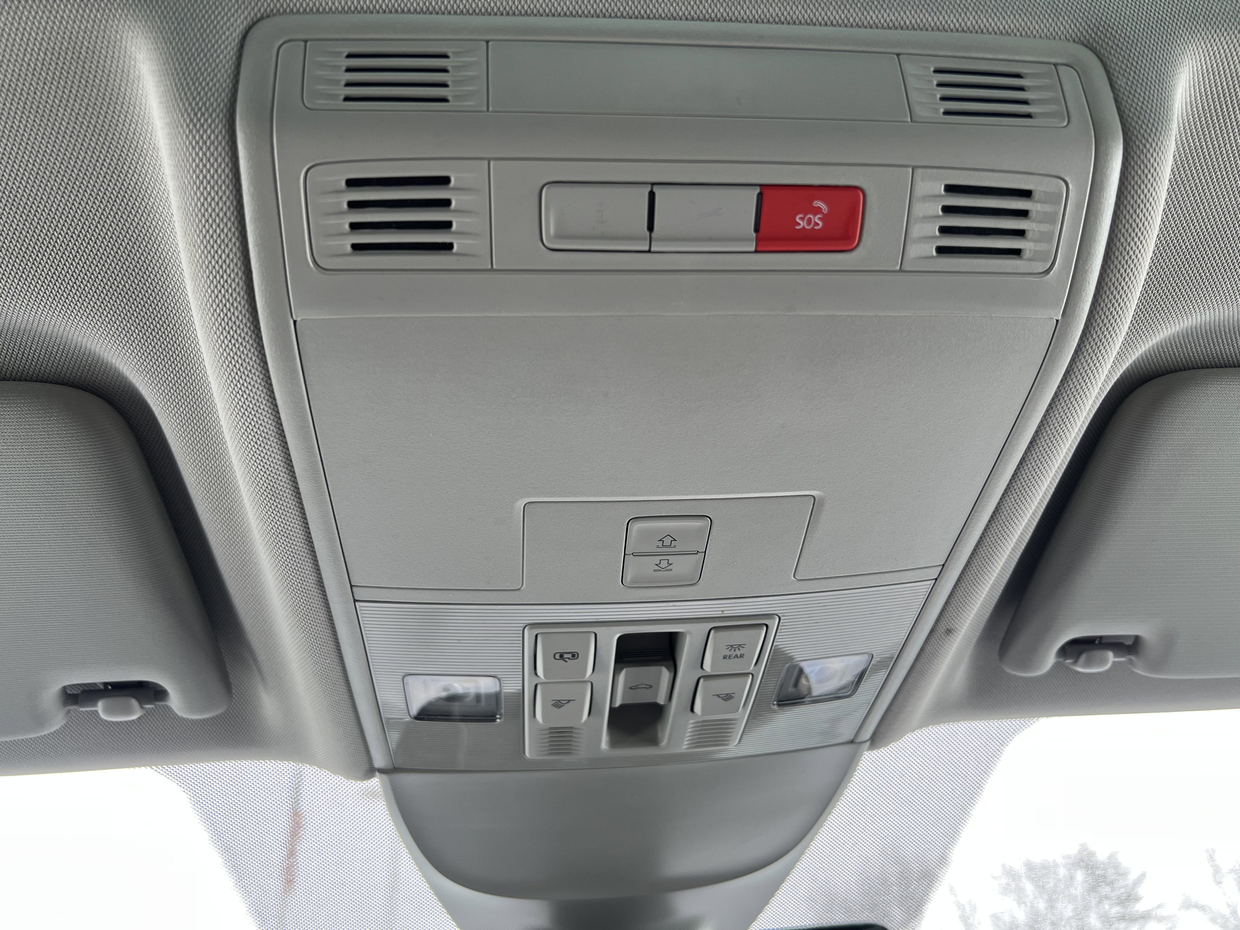 2025 Volkswagen Taos SE w/panoramic sunroof