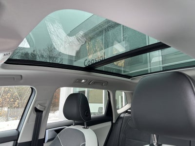 2025 Volkswagen Taos SE w/panoramic sunroof