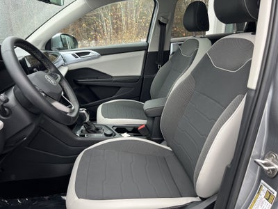 2025 Volkswagen Taos SE w/panoramic sunroof