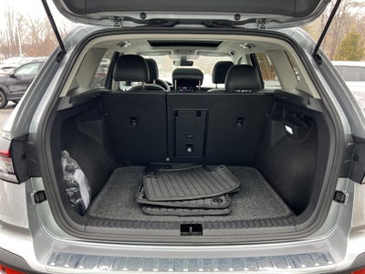 2025 Volkswagen Taos SE w/panoramic sunroof