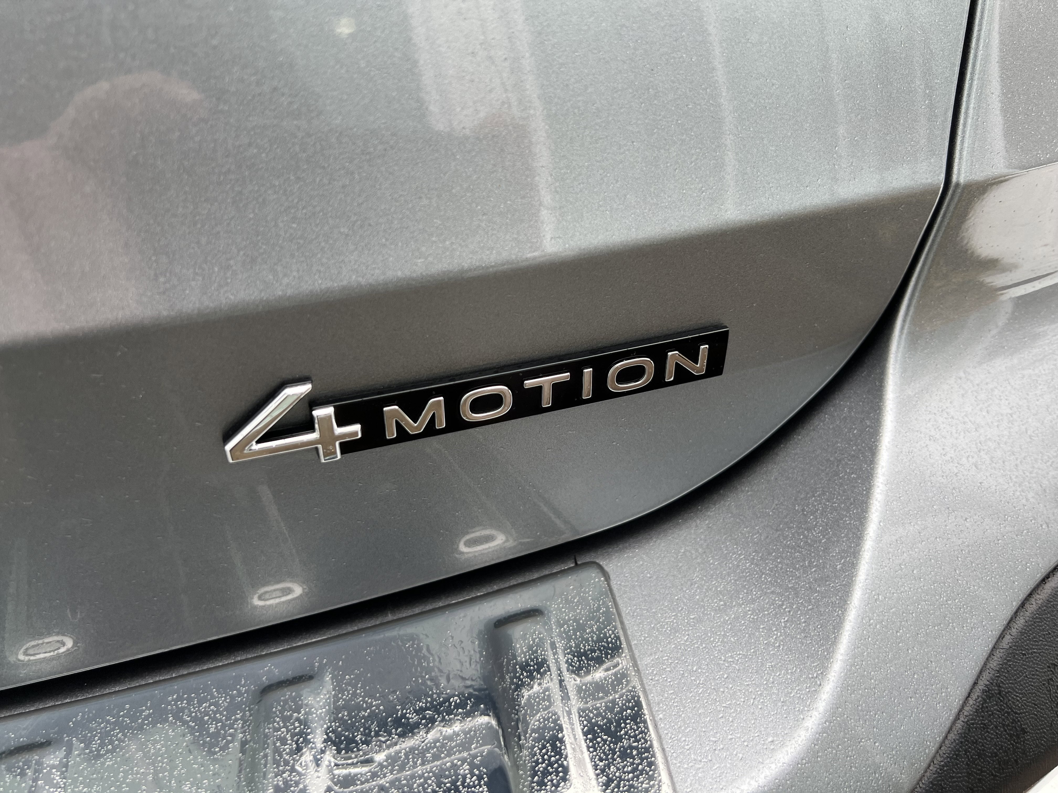 2025 Volkswagen Taos SE w/panoramic sunroof