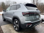 2025 Volkswagen Taos SE w/panoramic sunroof