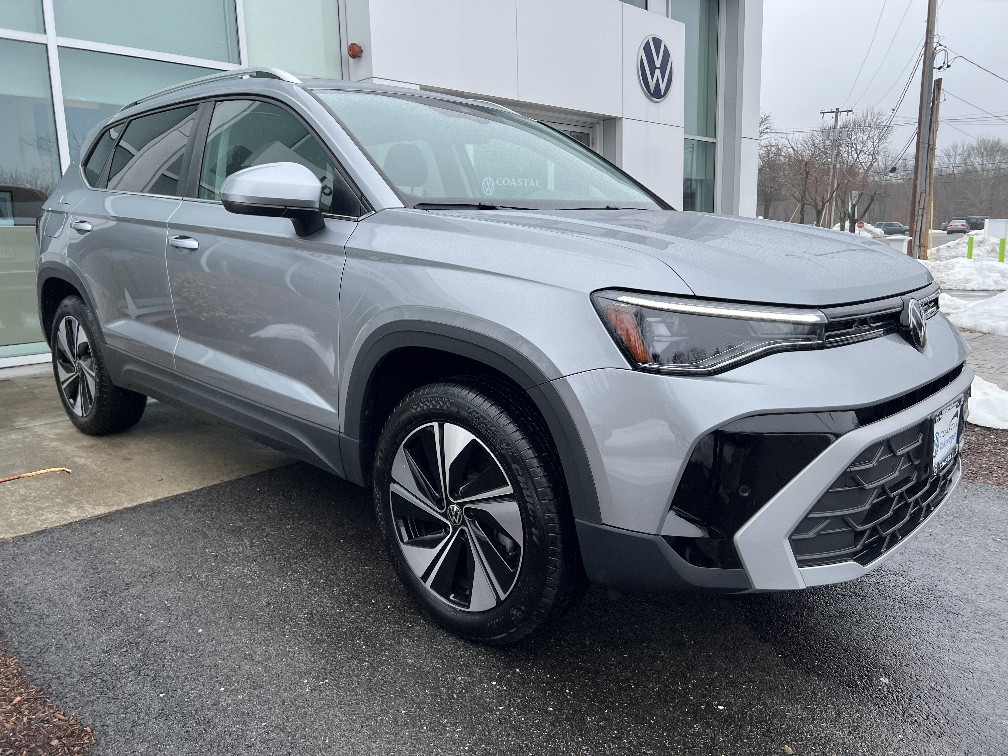 2025 Volkswagen Taos SE w/panoramic sunroof
