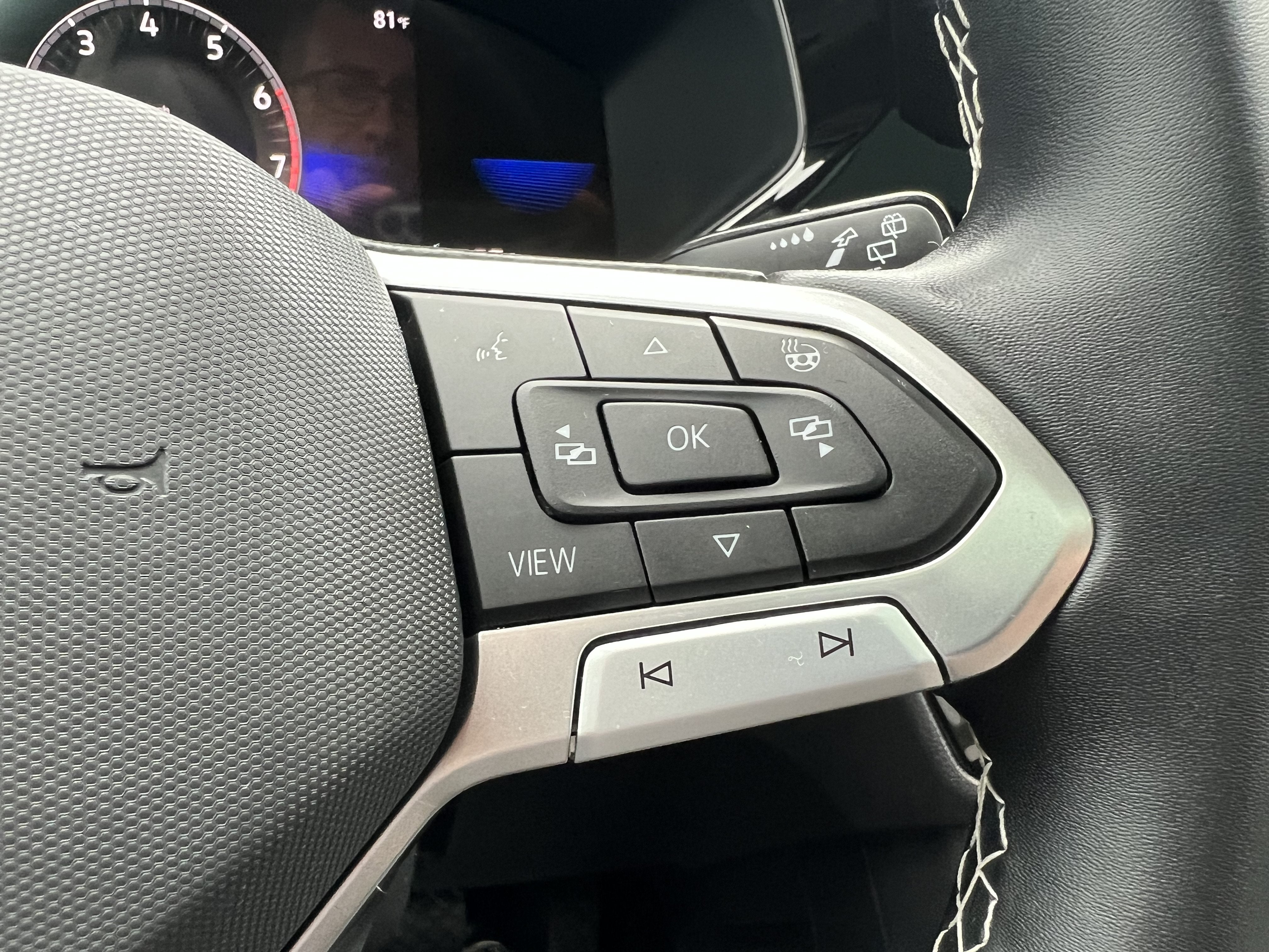 2023 Volkswagen Taos SE W/ Panoramic Sunroof