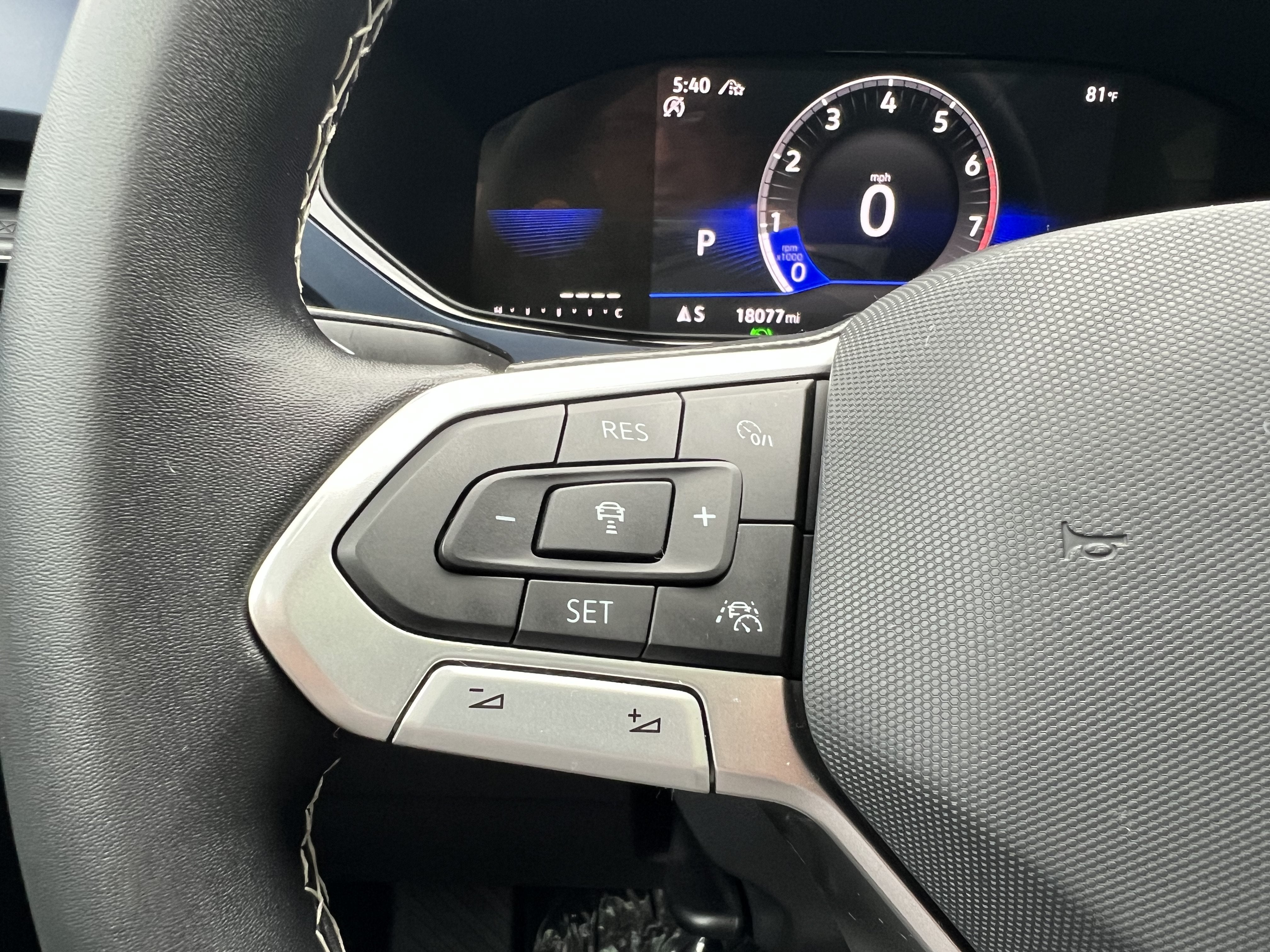 2023 Volkswagen Taos SE W/ Panoramic Sunroof