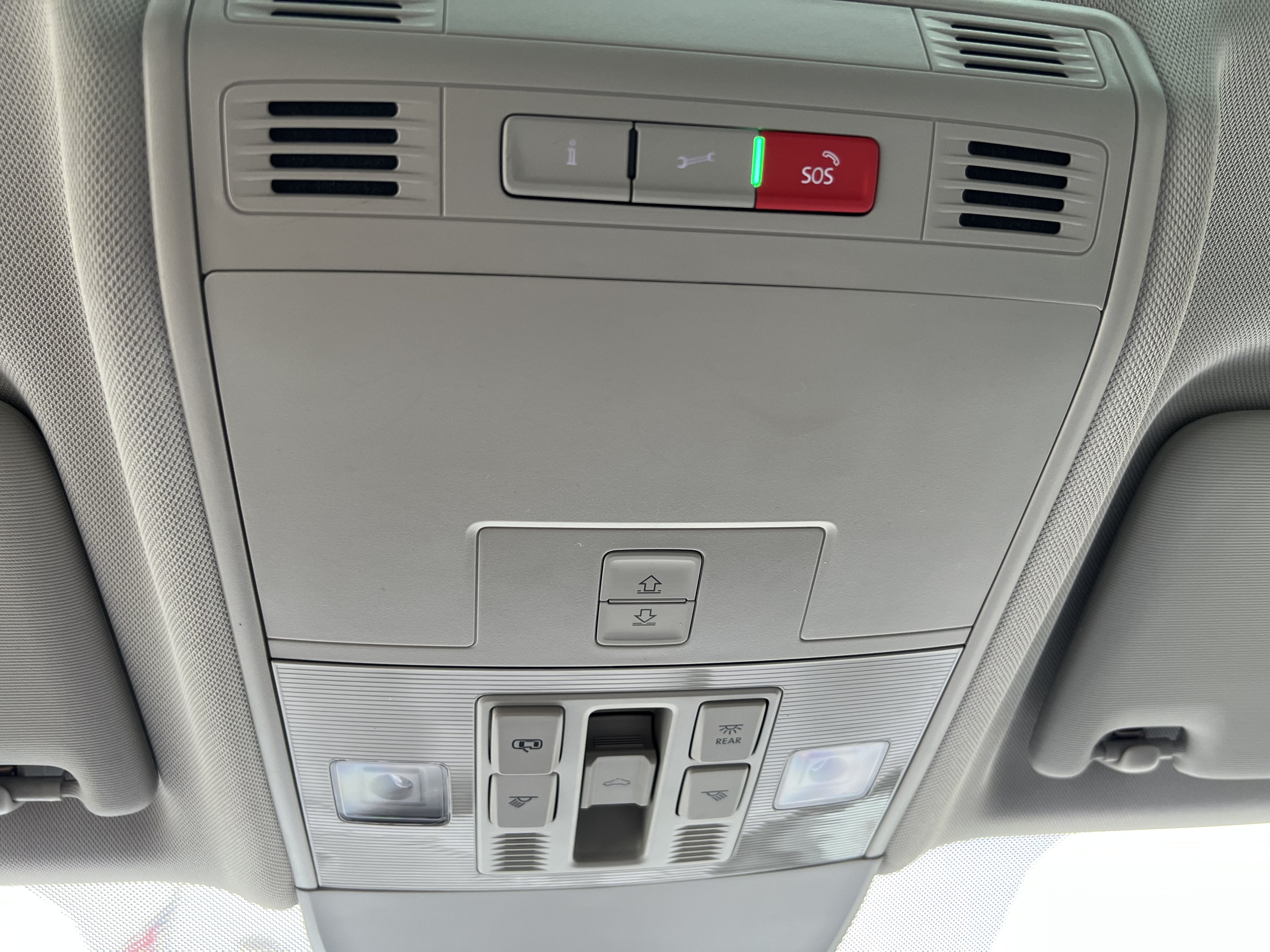 2023 Volkswagen Taos SE W/ Panoramic Sunroof