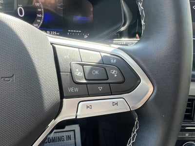 2023 Volkswagen Taos SE w/panoramic sunroof