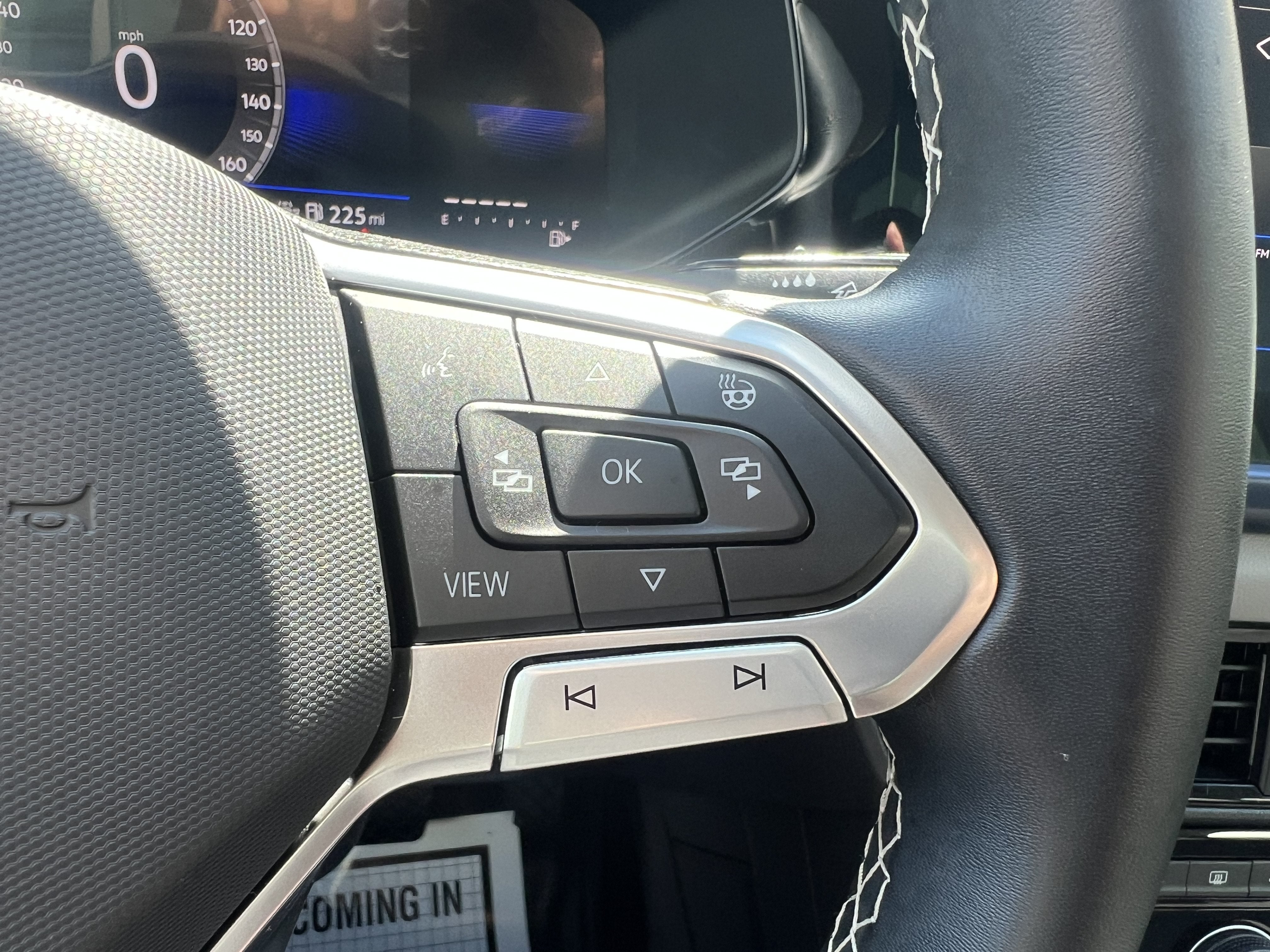 2023 Volkswagen Taos SE w/panoramic sunroof