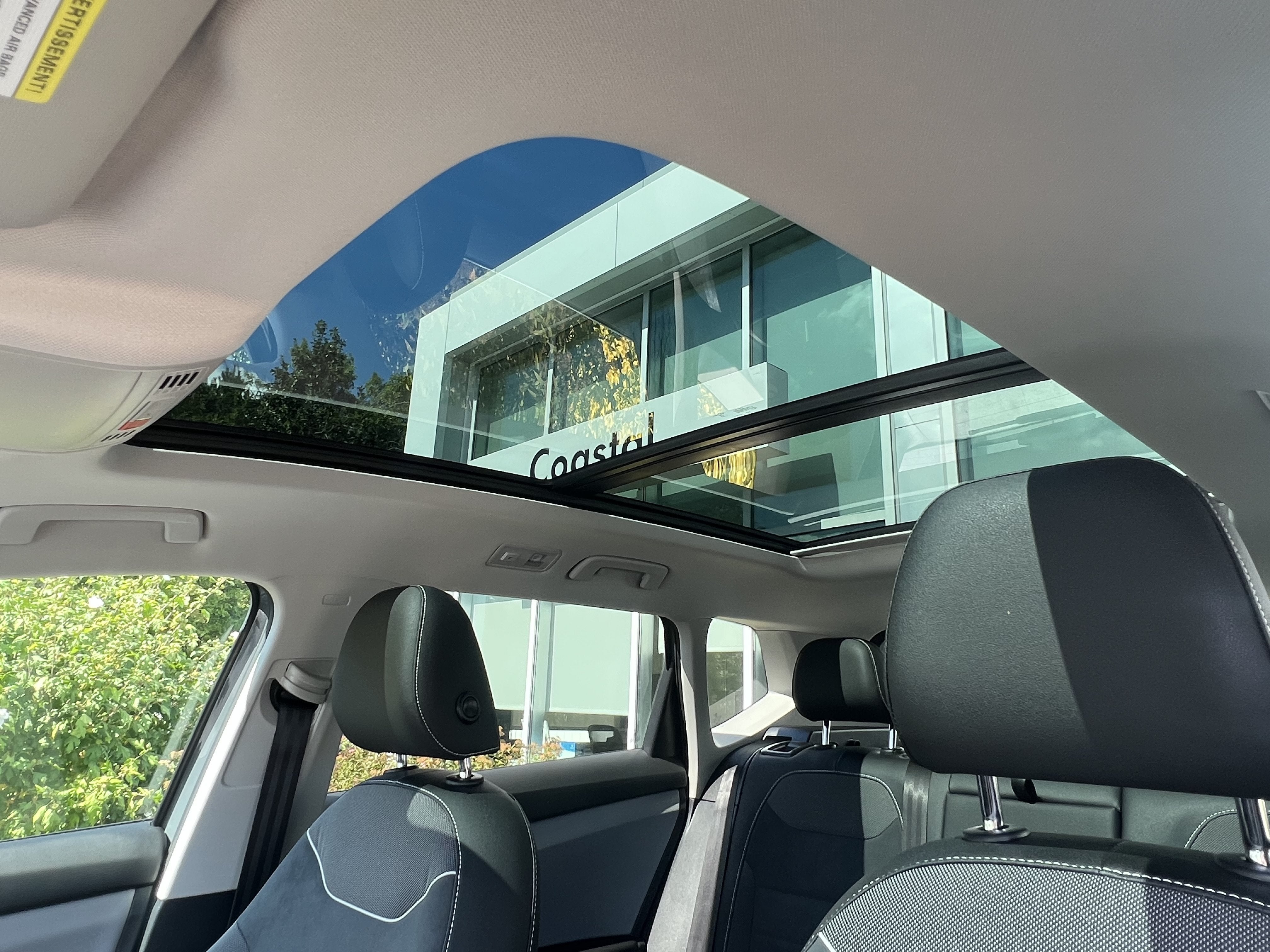 2023 Volkswagen Taos SE w/panoramic sunroof
