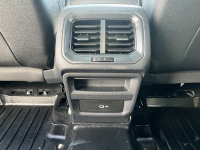 2023 Volkswagen Taos SE w/panoramic sunroof