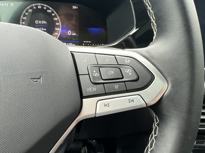 2023 Volkswagen Taos SE w/panoramic sunroof